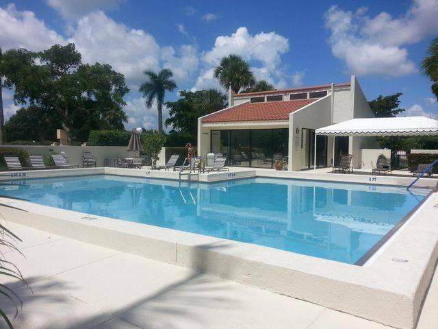 2550 PRESIDENTIAL Way, #106, West Palm Beach, FL 33401 11.community pool