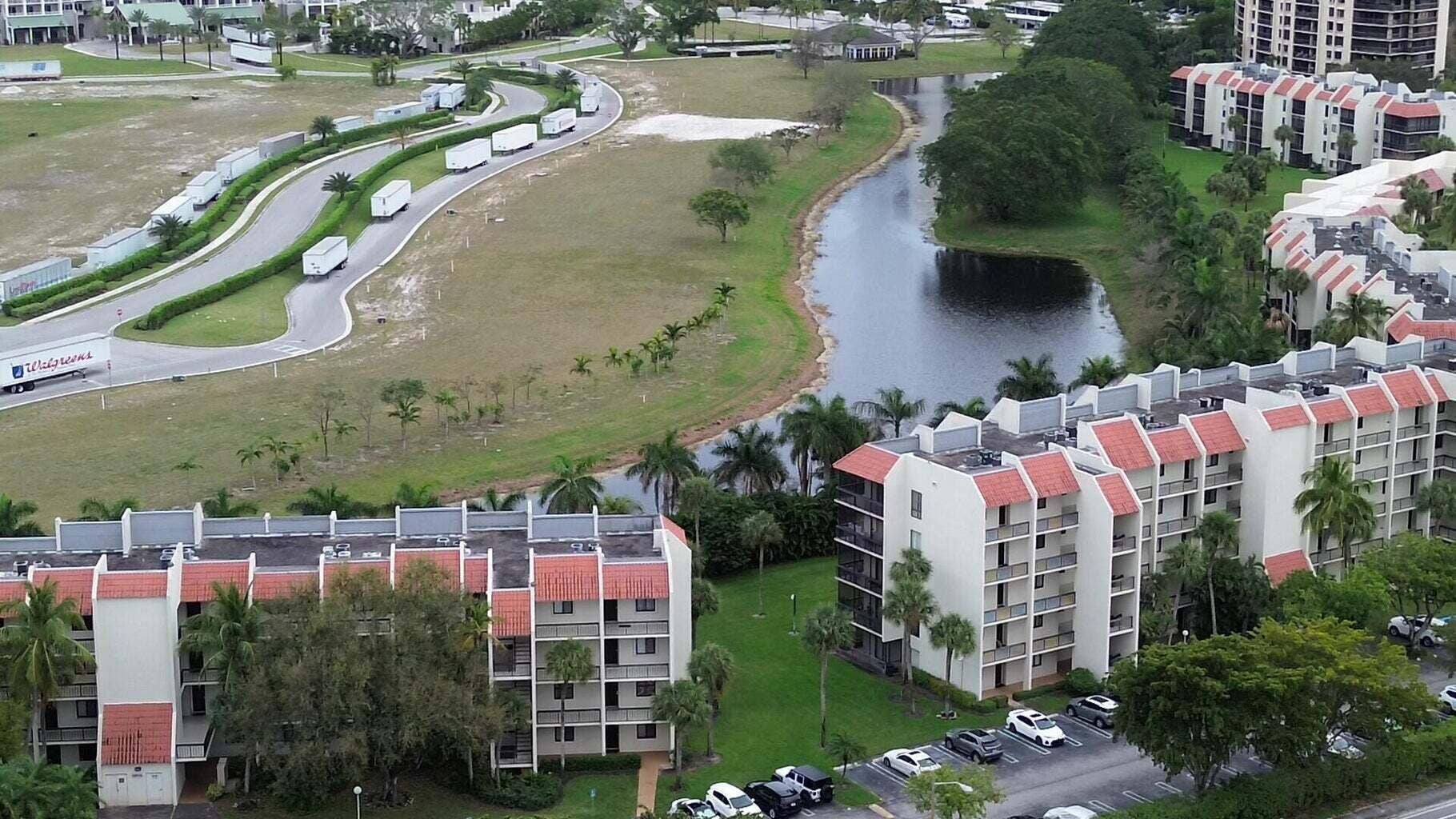 2550 PRESIDENTIAL Way, #106, West Palm Beach, FL 33401 2.gral area