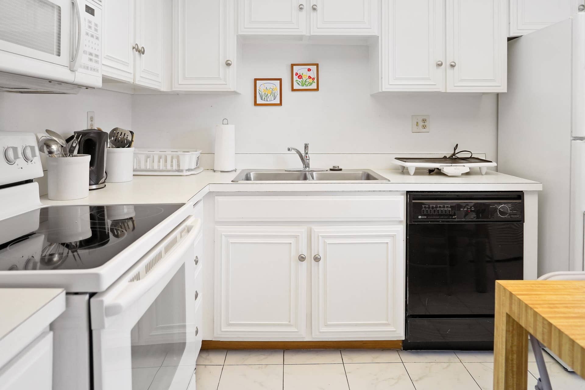 2550 PRESIDENTIAL Way, #106, West Palm Beach, FL 33401 Kitchen 2