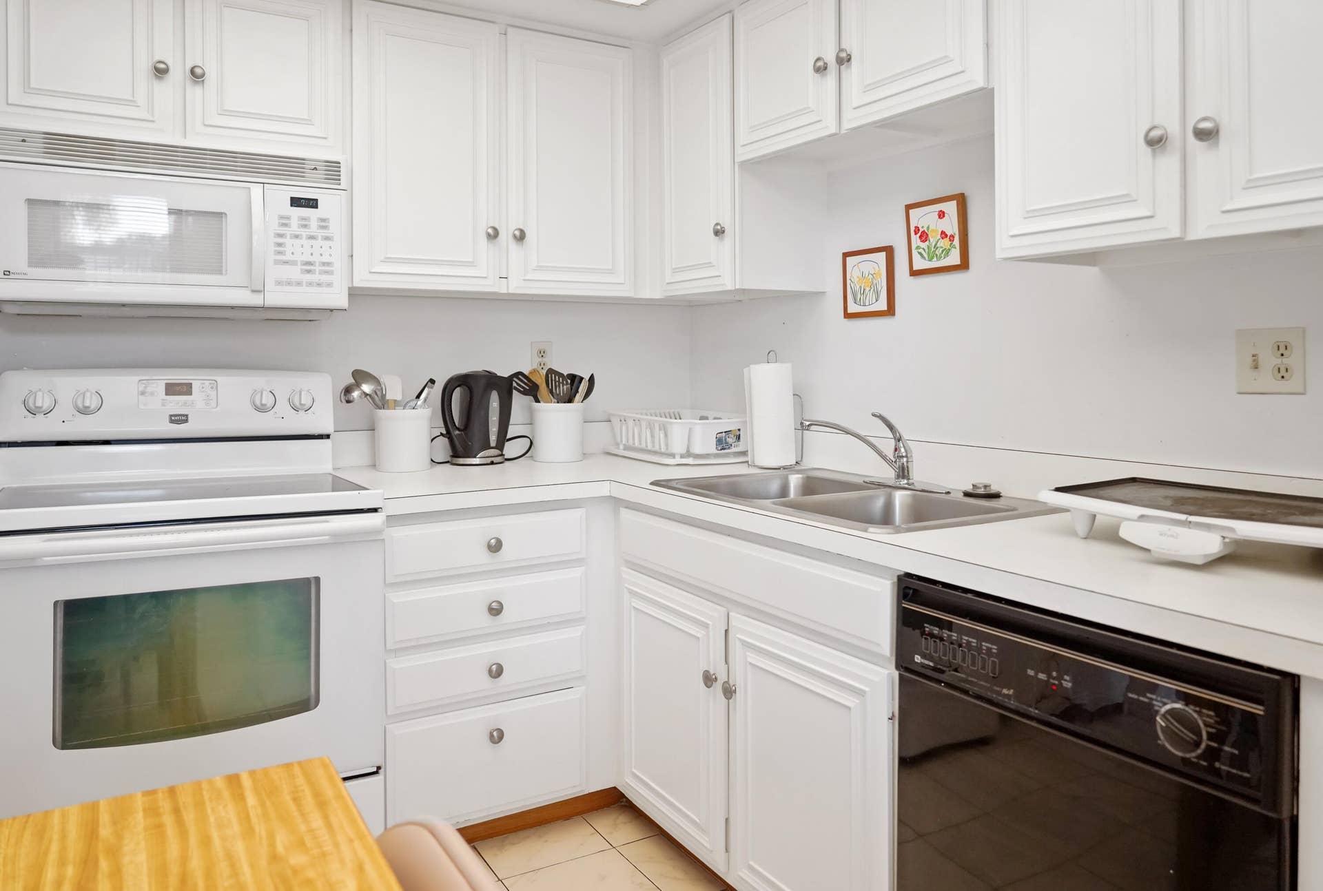 2550 PRESIDENTIAL Way, #106, West Palm Beach, FL 33401 Kitchen
