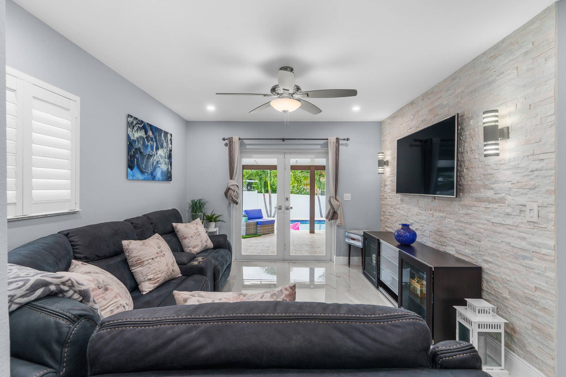 533 NE 1st Avenue, Deerfield Beach, FL 33441 Family Room