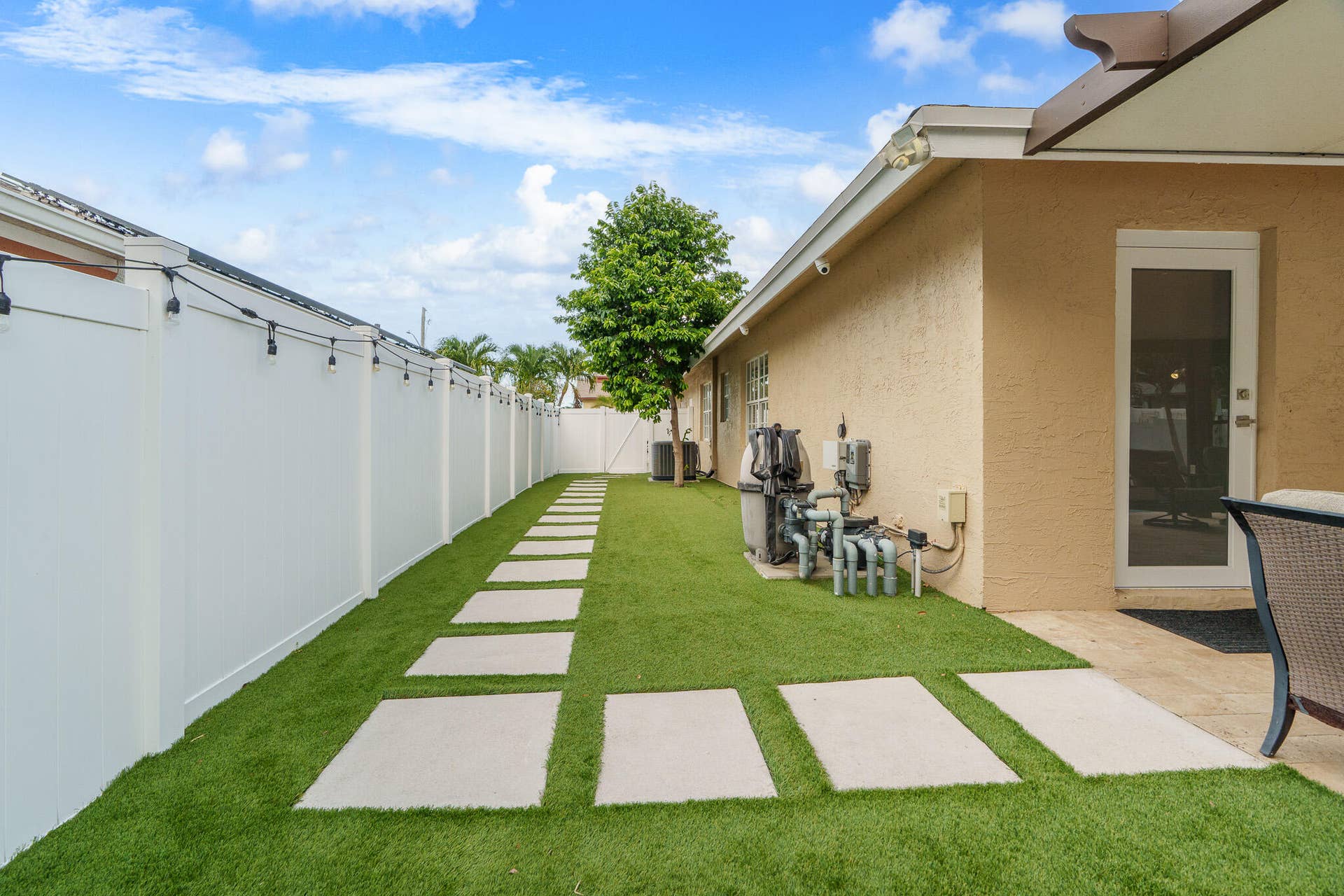 533 NE 1st Avenue, Deerfield Beach, FL 33441 Back Right Side to In-Law Suite