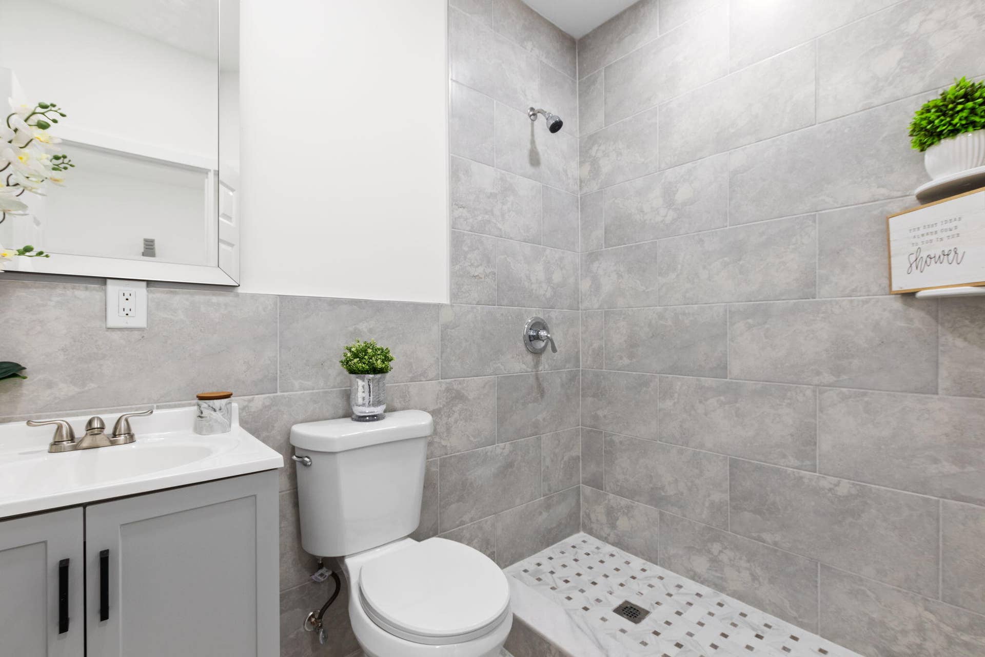 533 NE 1st Avenue, Deerfield Beach, FL 33441 Suite Bathroom