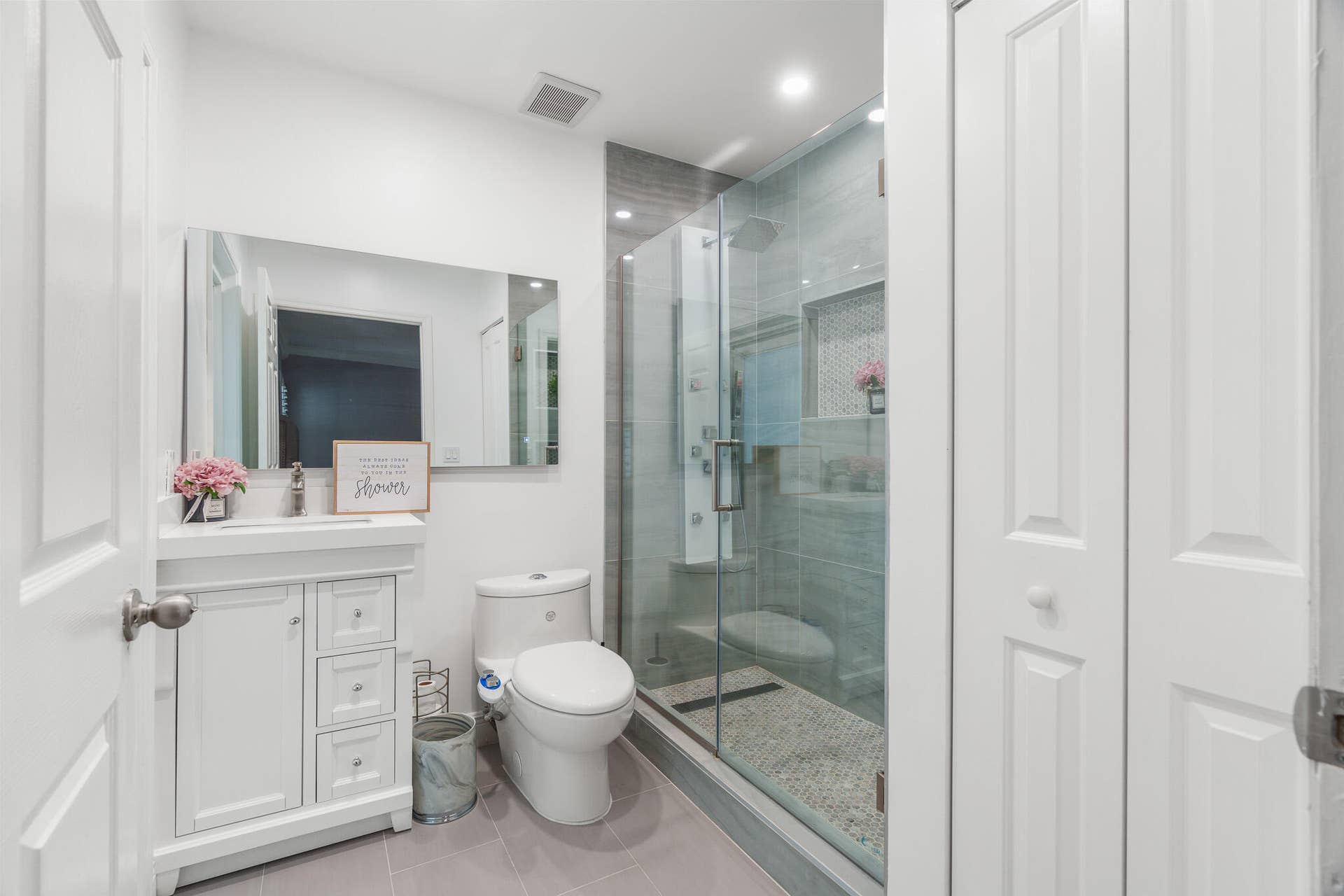 533 NE 1st Avenue, Deerfield Beach, FL 33441 Owner Suite Bathroom
