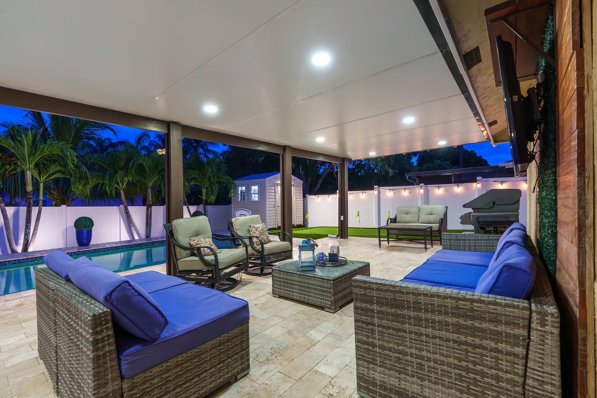 533 NE 1st Avenue, Deerfield Beach, FL 33441 Twilight Patio