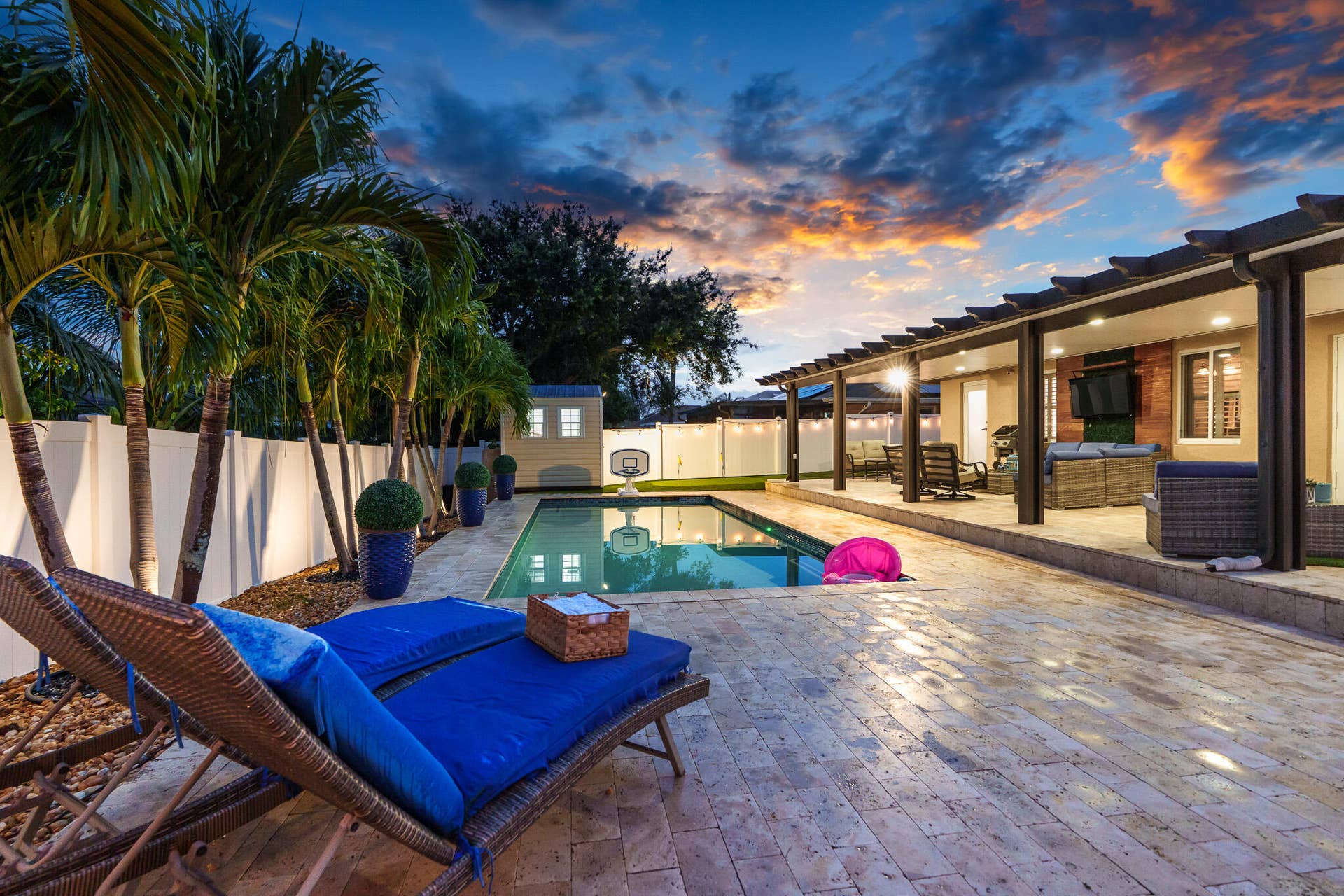 533 NE 1st Avenue, Deerfield Beach, FL 33441 Twilight Backyard