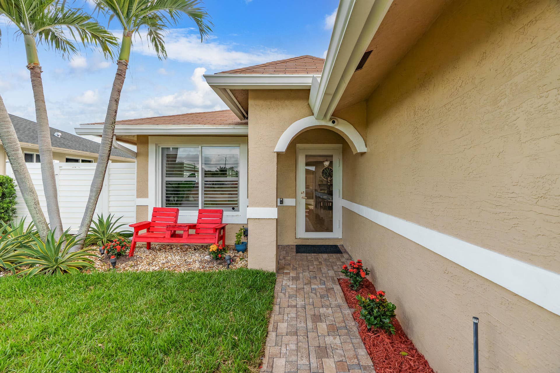 533 NE 1st Avenue, Deerfield Beach, FL 33441 Front Entry