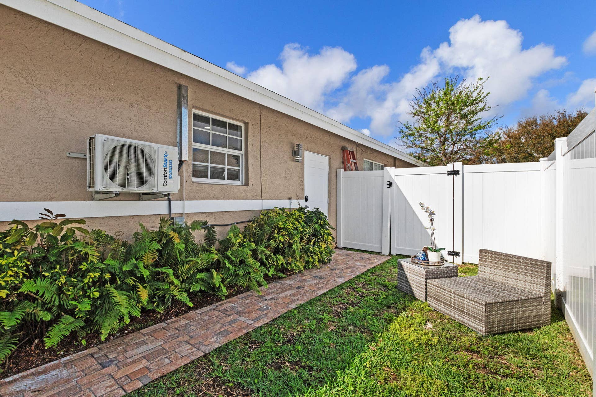 533 NE 1st Avenue, Deerfield Beach, FL 33441 In-Law Suite Entry