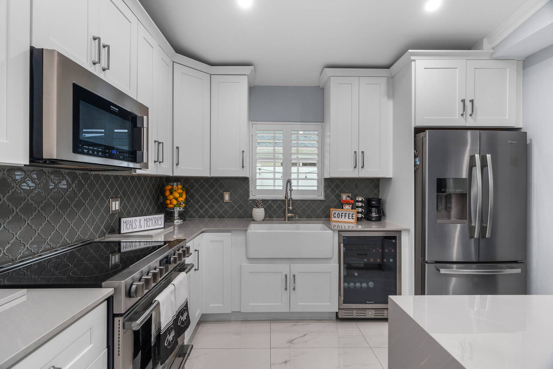 533 NE 1st Avenue, Deerfield Beach, FL 33441 Kitchen