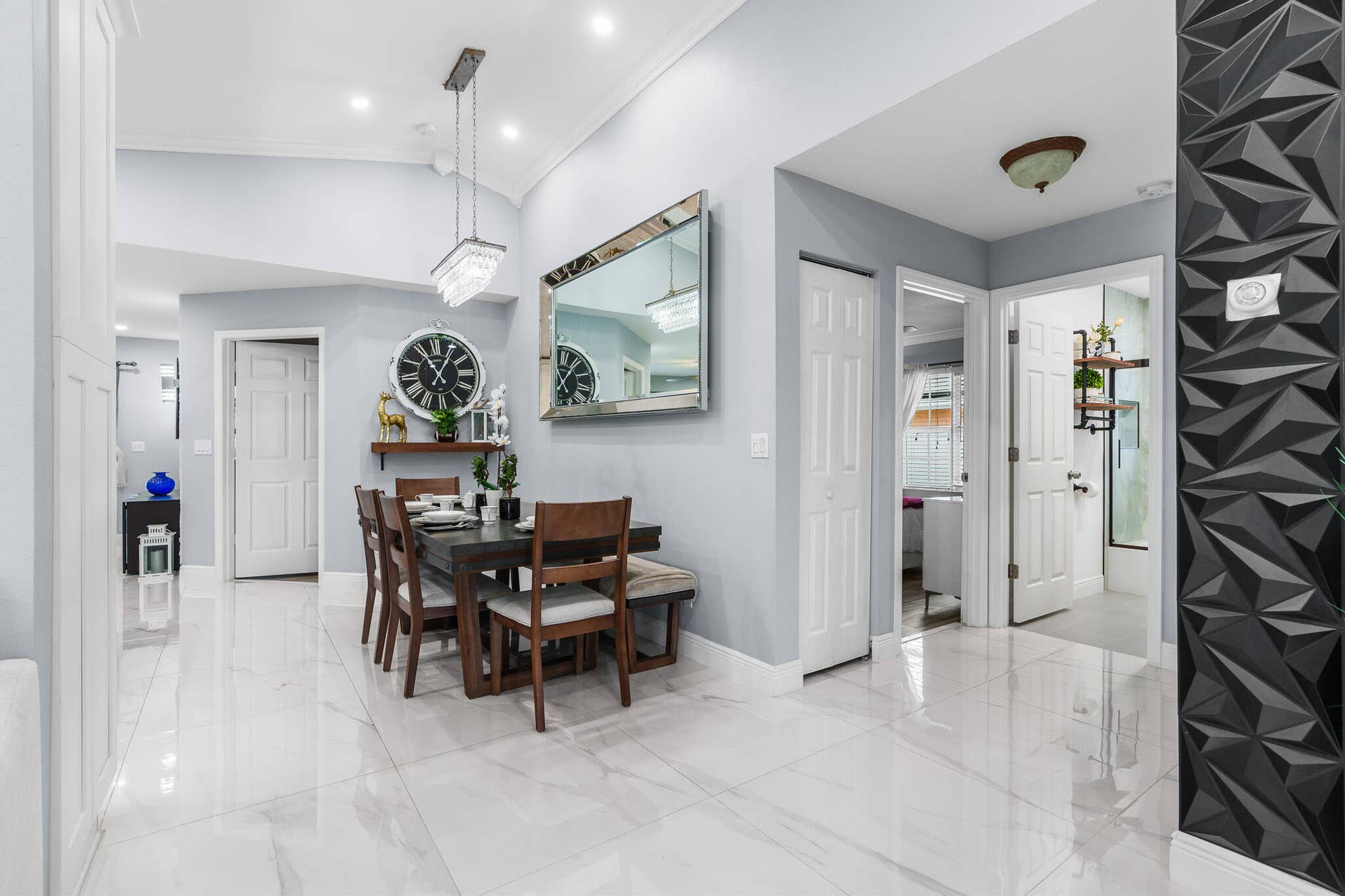 533 NE 1st Avenue, Deerfield Beach, FL 33441 Living Entry