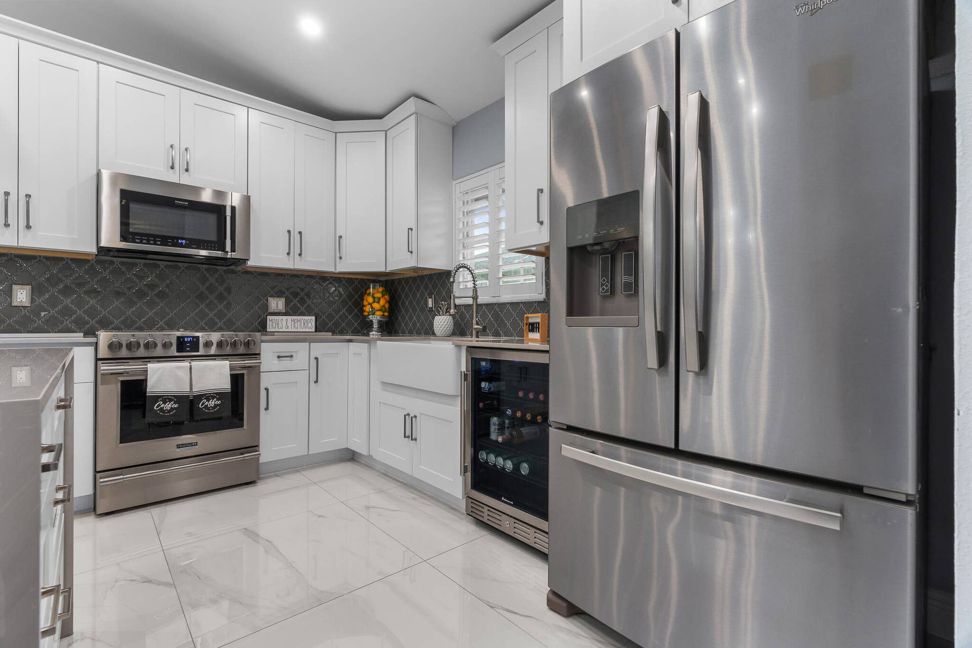 533 NE 1st Avenue, Deerfield Beach, FL 33441 Kitchen