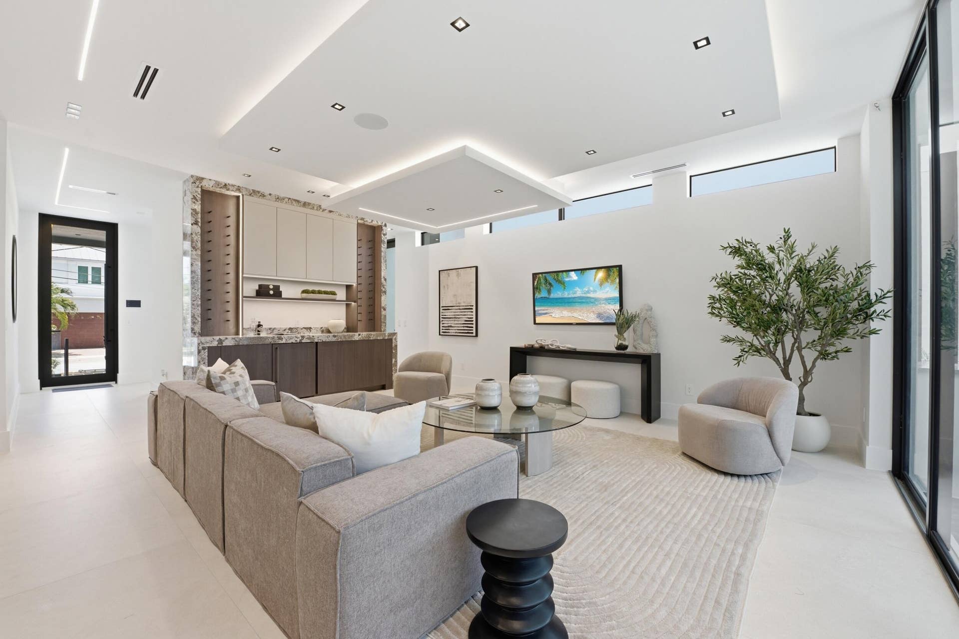Recessed and cove lighting in tray ceiling
