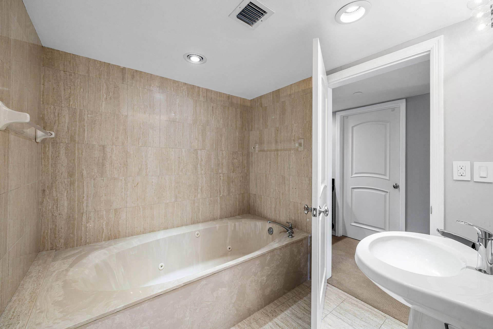 024-120Southeast5thAvenue-223-BocaRaton-