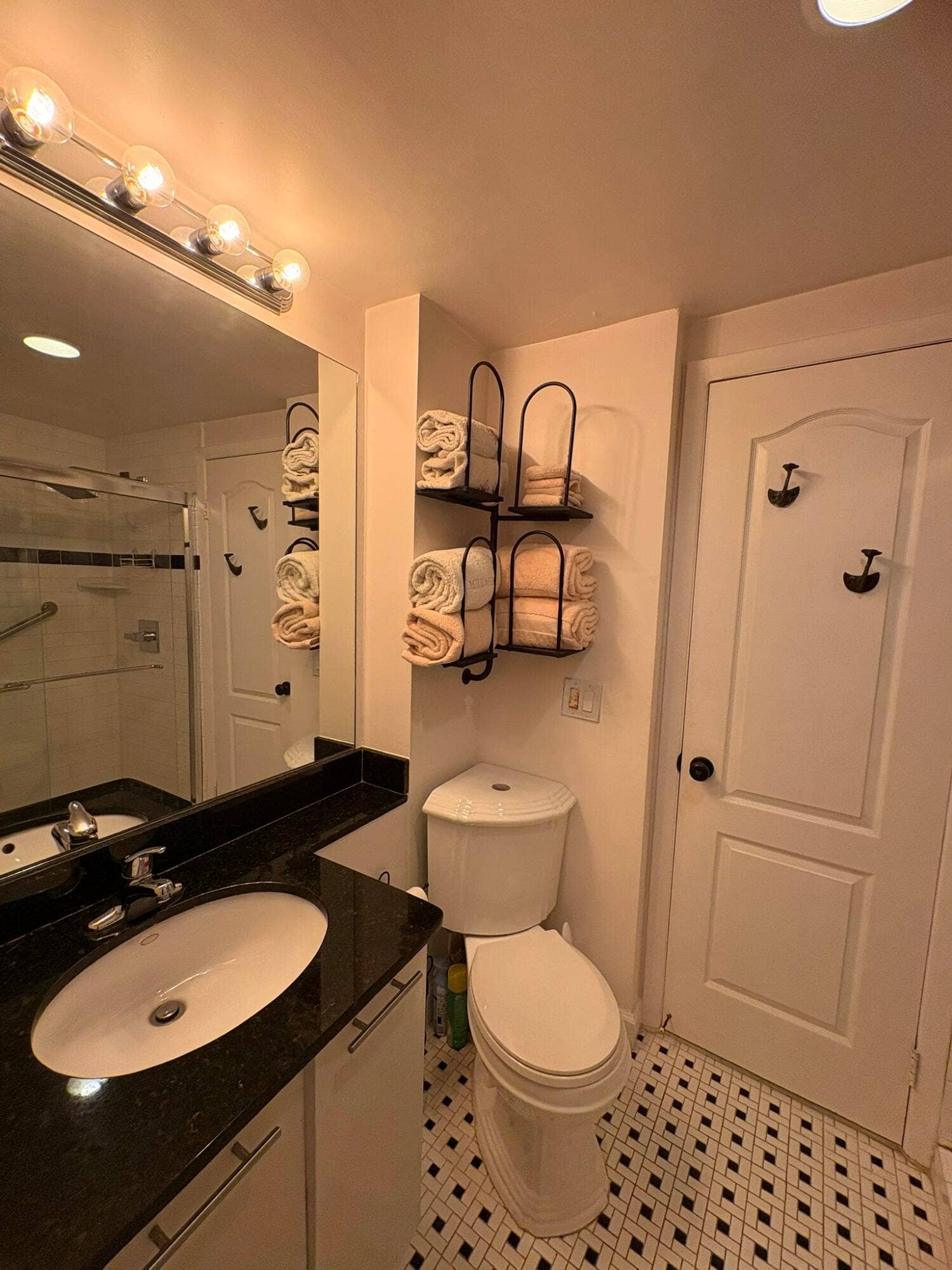 3250 NE 28TH Street, #406, Fort Lauderdale, FL 33308 Jack and Jill bathroom