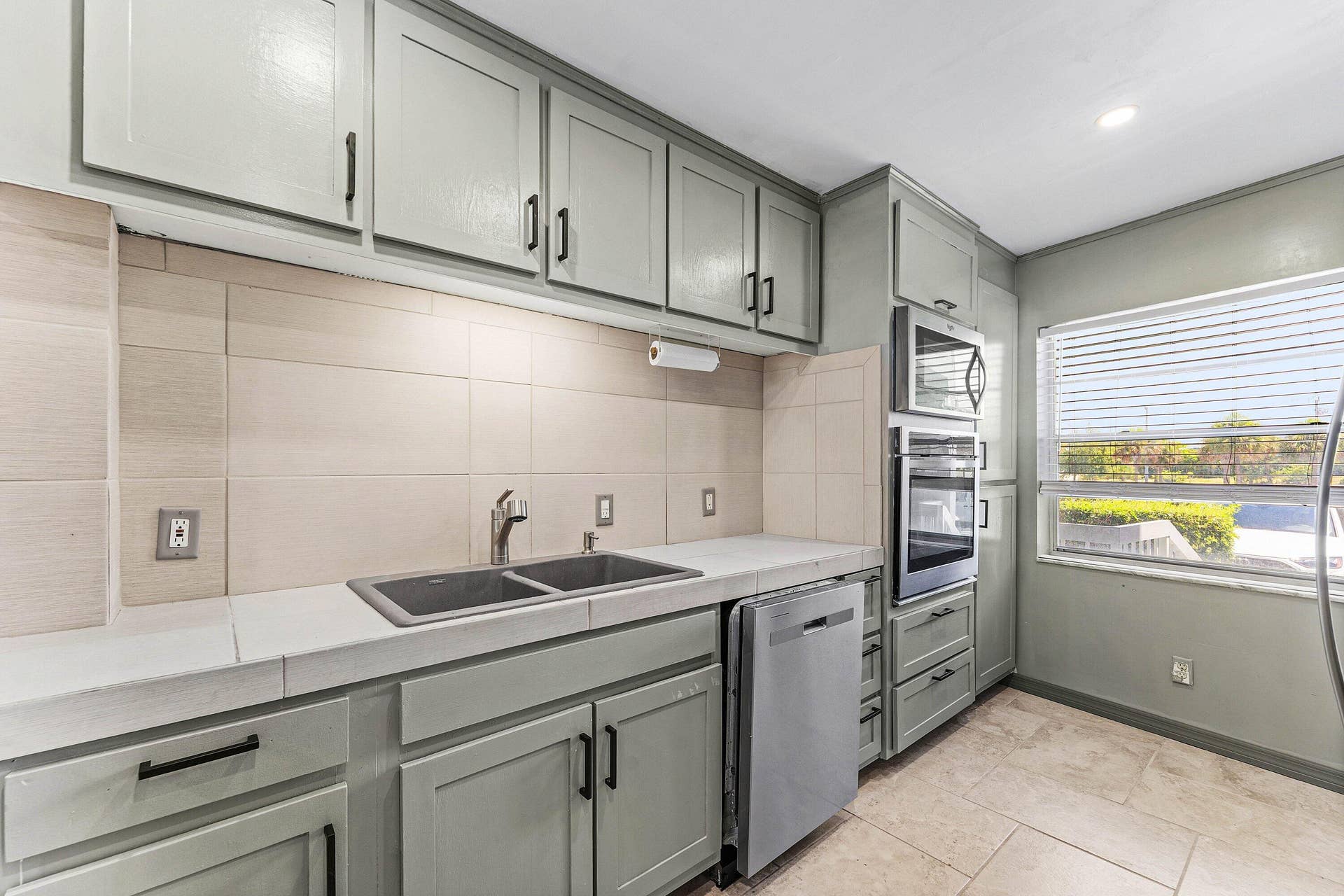 155 Yacht Club Drive, #101, North Palm Beach, FL 33408 5 007-155YachtClubDrive-101-NorthPalmBea