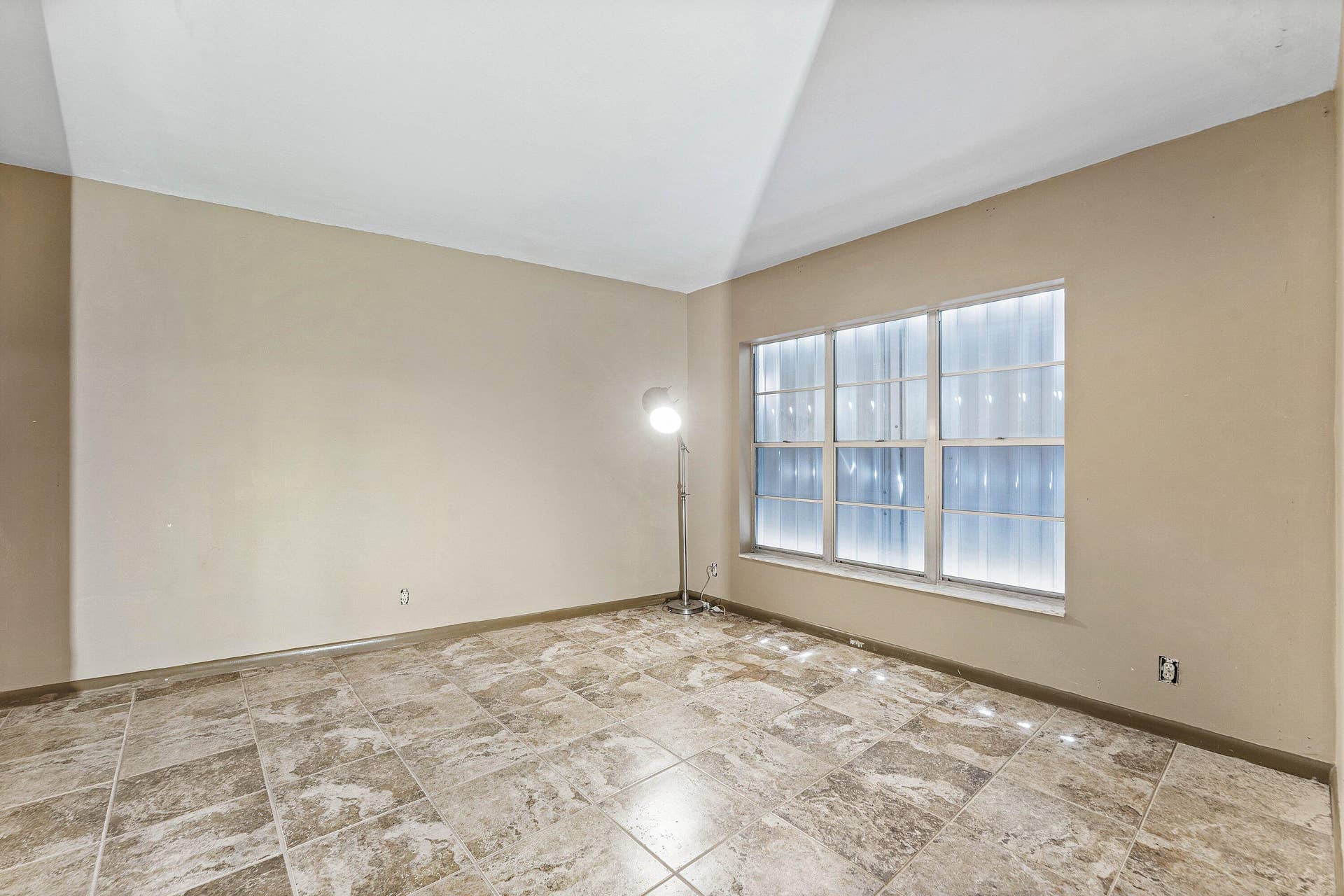 155 Yacht Club Drive, #101, North Palm Beach, FL 33408 7 014-155YachtClubDrive-101-NorthPalmBea
