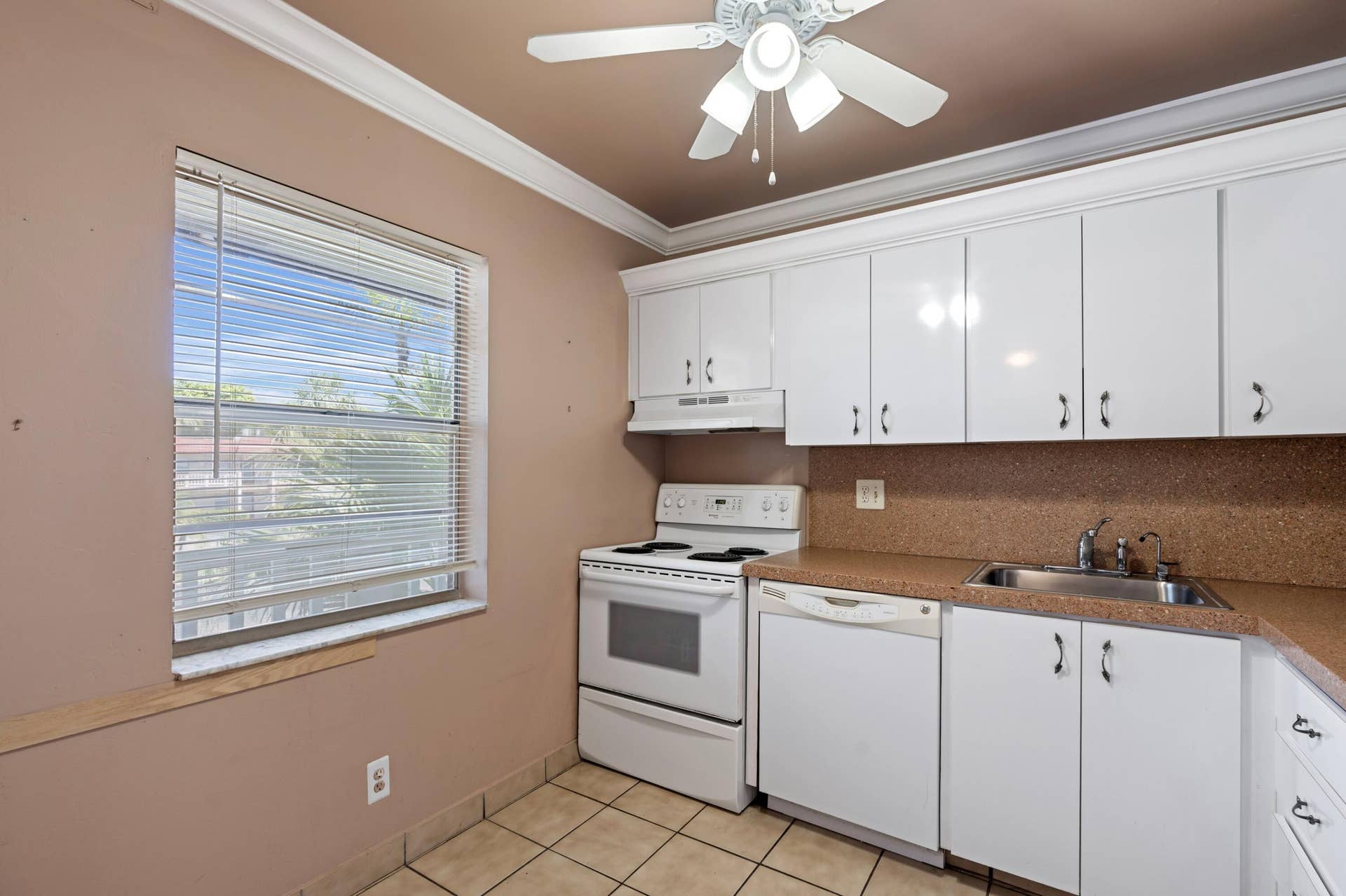 6 ABBEY Lane, #206, Delray Beach, FL 33446 Kitchen