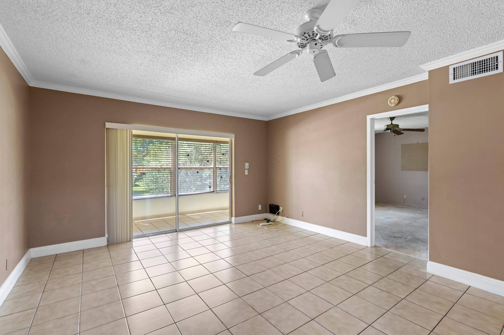 6 ABBEY Lane, #206, Delray Beach, FL 33446 Living Room
