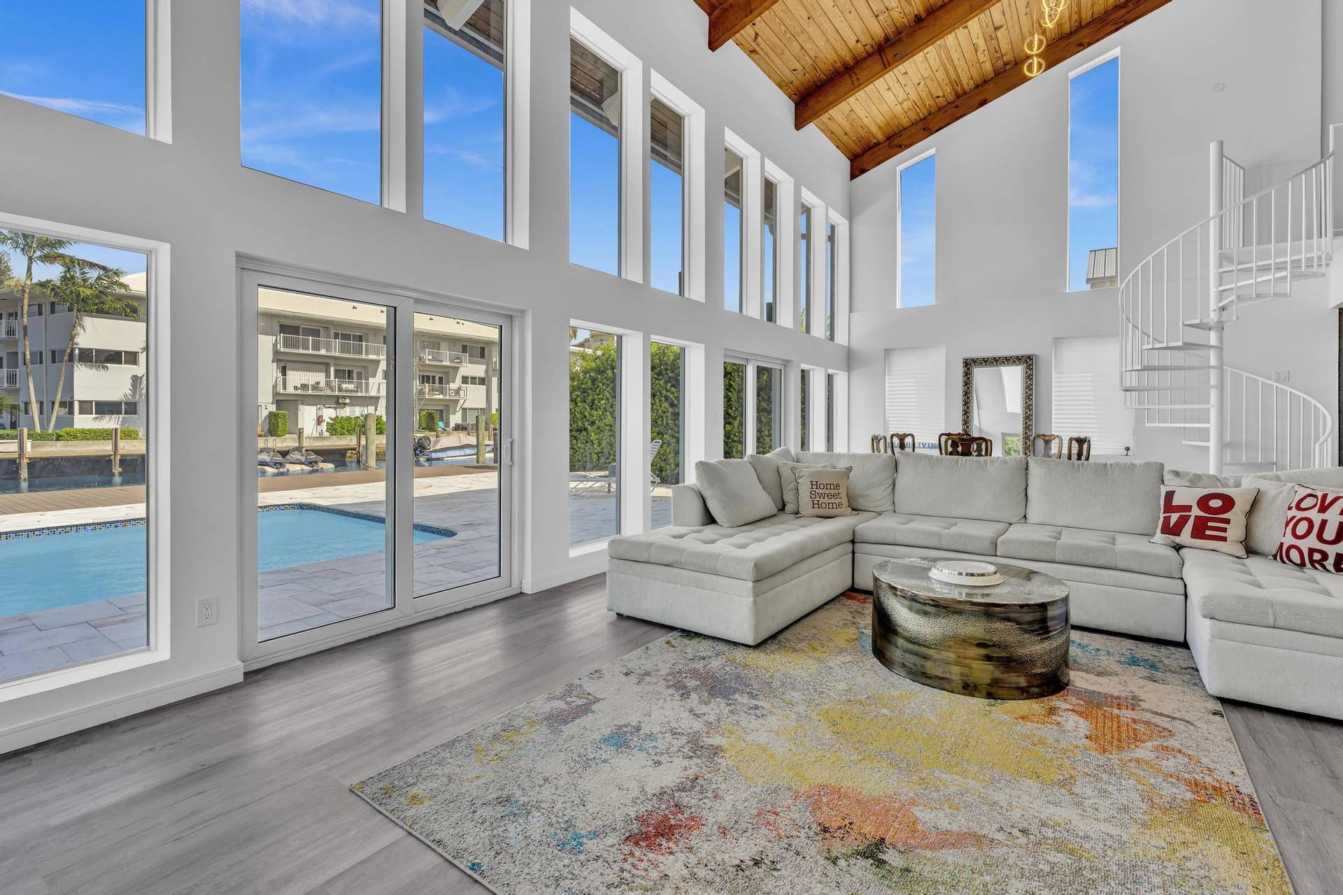 600 N VICTORIA Terrace, Fort Lauderdale, FL 33304 Vaulted ceiling living room with floor to ceiling windows.