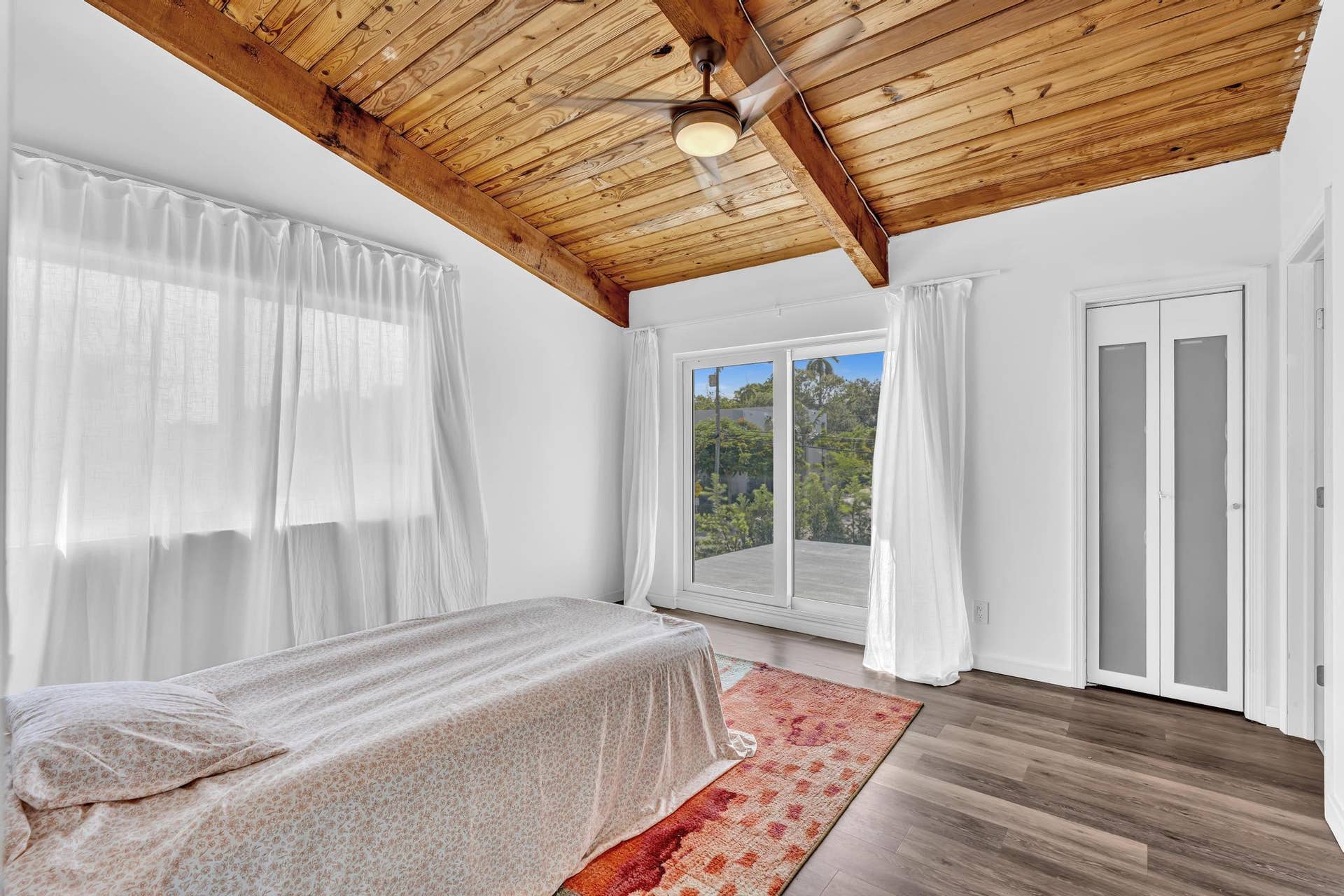 600 N VICTORIA Terrace, Fort Lauderdale, FL 33304 Secondary Bedroom upstairs with roof access.