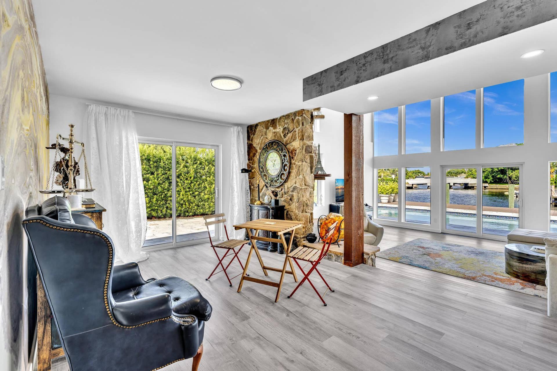 600 N VICTORIA Terrace, Fort Lauderdale, FL 33304 Sitting Room with patio access.