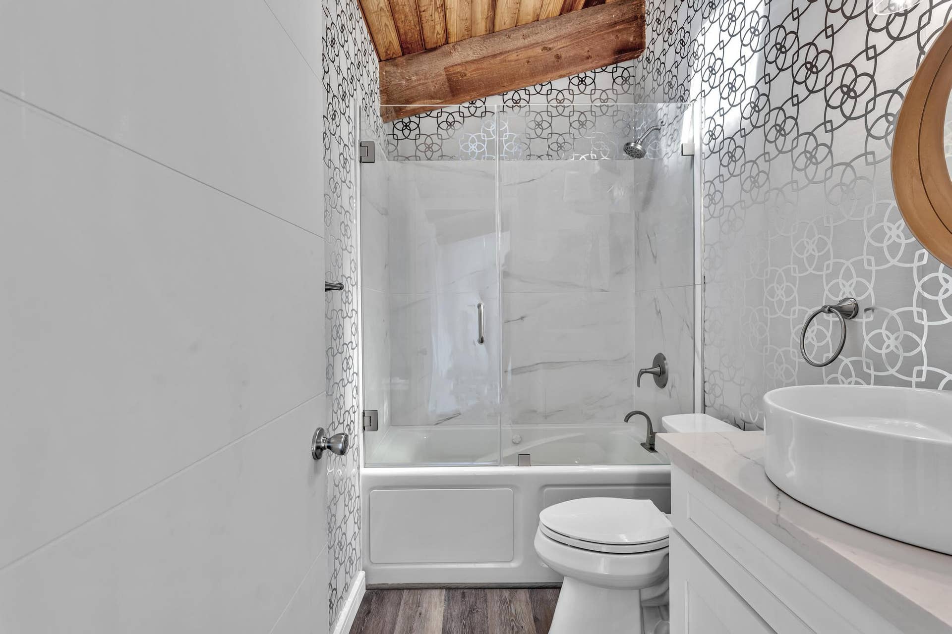 600 N VICTORIA Terrace, Fort Lauderdale, FL 33304 Second Bathroom with glass door shower.