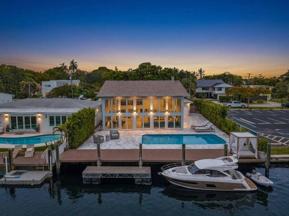 600 N VICTORIA Terrace, Fort Lauderdale, FL 33304 Back of home at twilight with vast pool and waterfront access. Virtually Staged