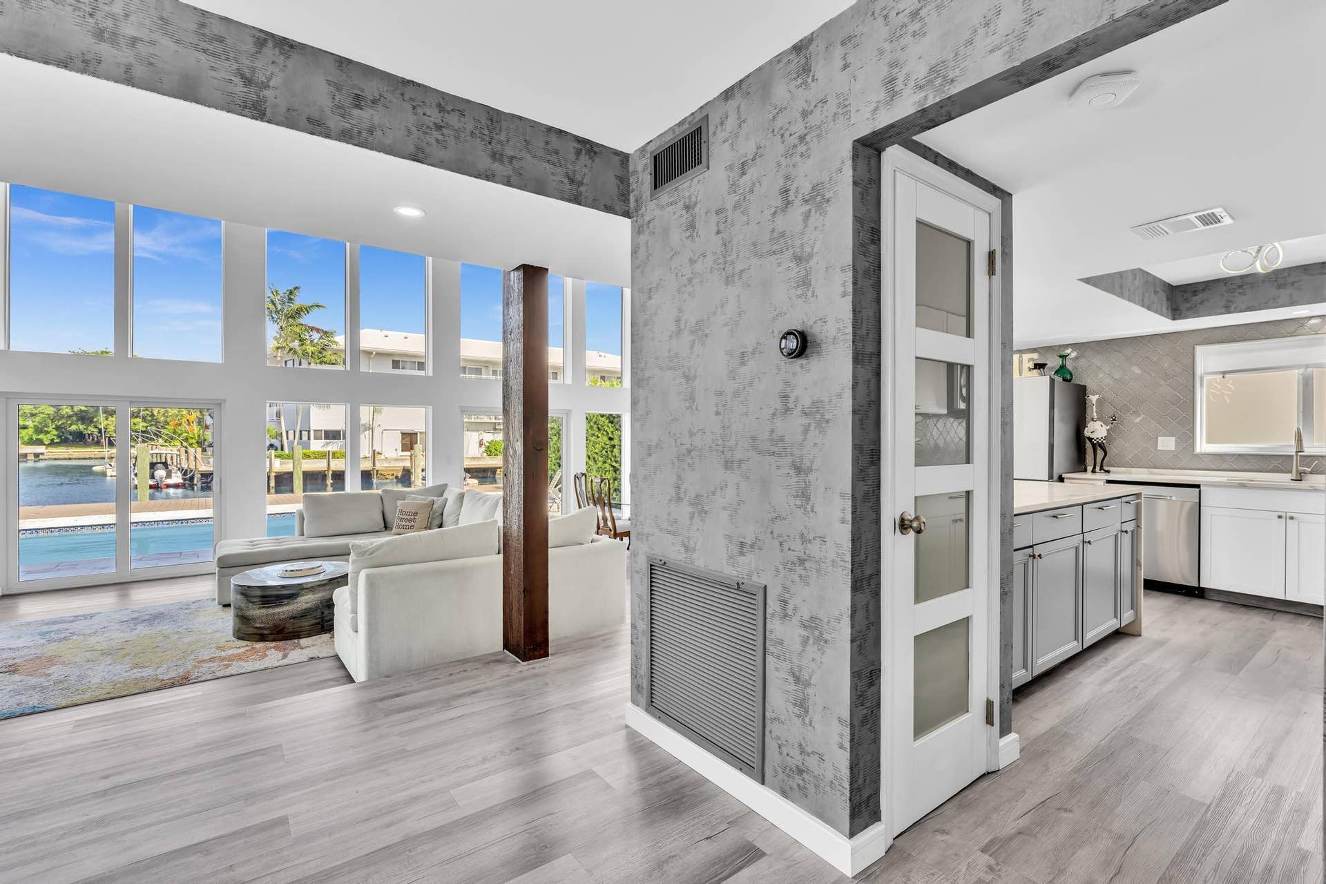 600 N VICTORIA Terrace, Fort Lauderdale, FL 33304 Vaulted ceiling living room with floor to ceiling windows.