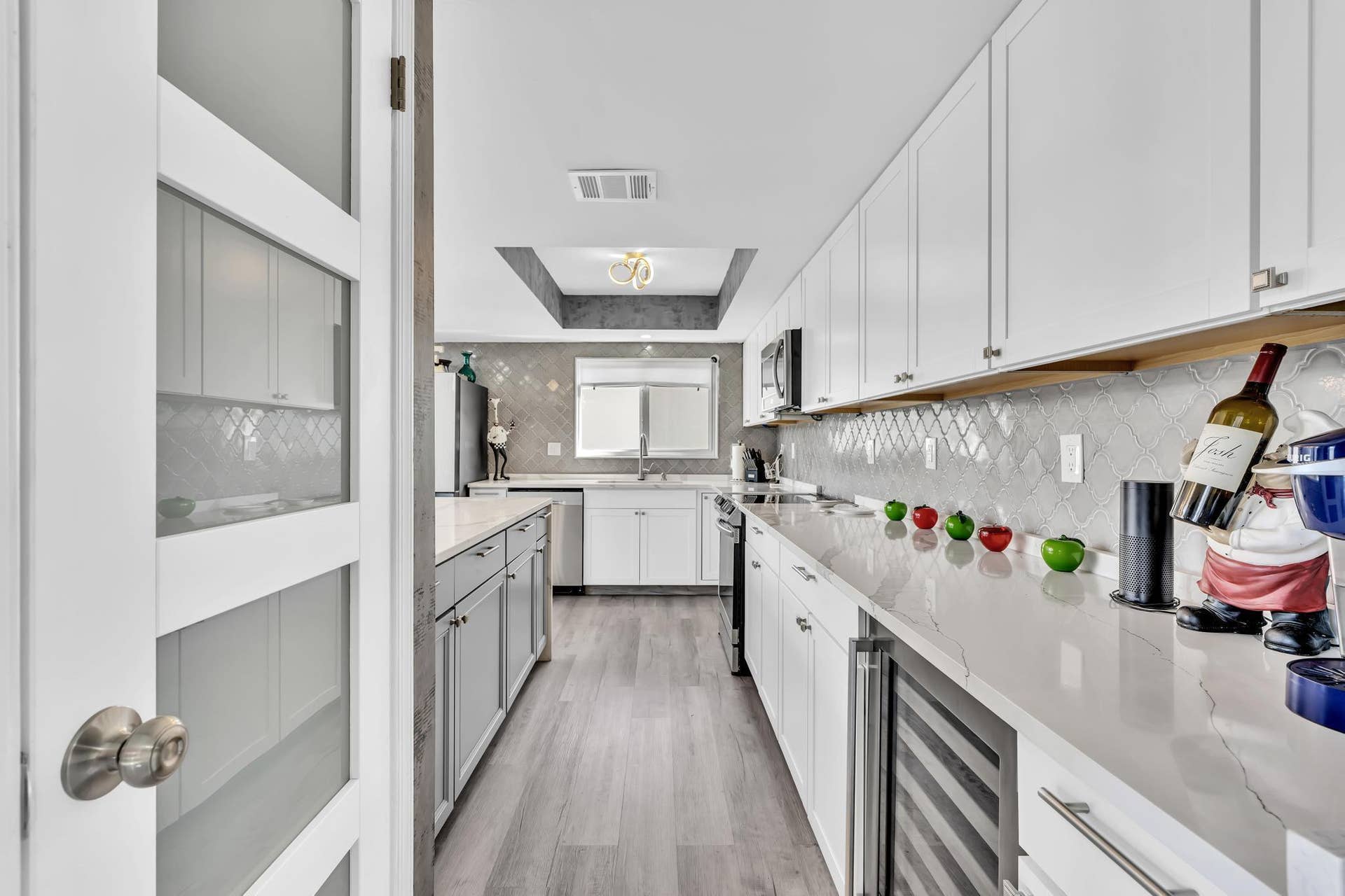 600 N VICTORIA Terrace, Fort Lauderdale, FL 33304 Kitchen Entryway with stainless steel appliances and wine fridge.