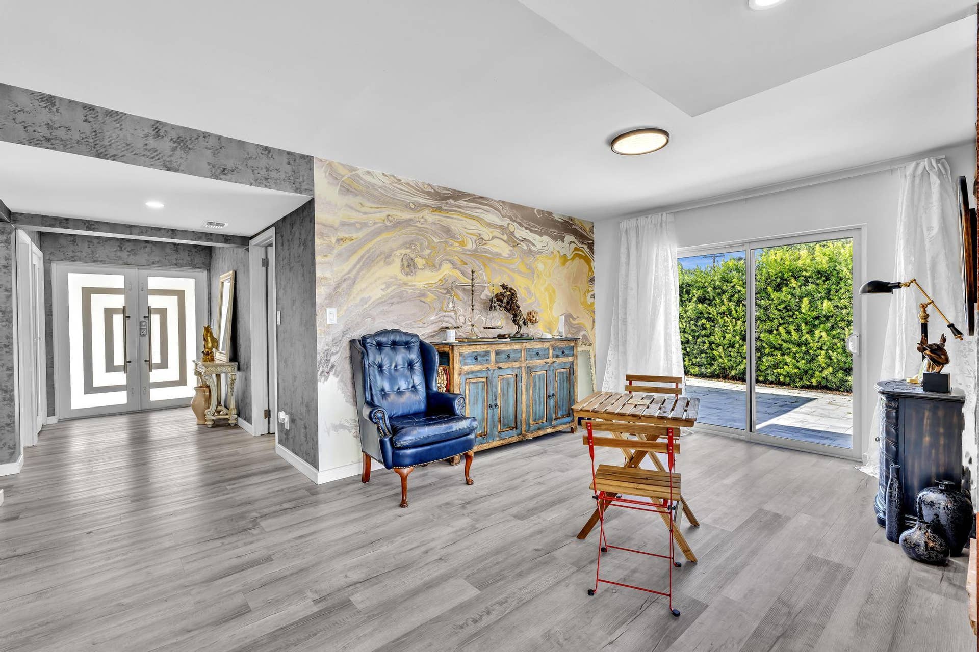 600 N VICTORIA Terrace, Fort Lauderdale, FL 33304 Sitting Room with patio access.
