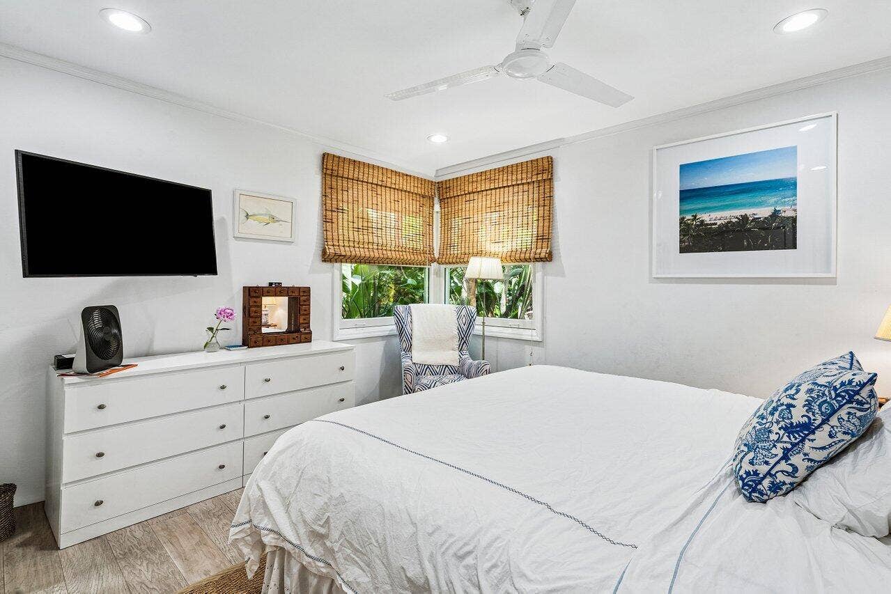 025-210DebraLane-PalmBeach-FL-33480-SMAL