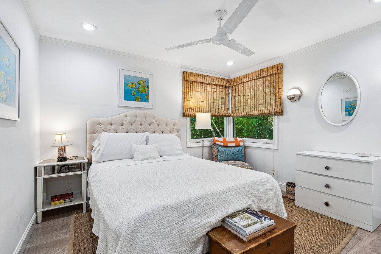 012-210DebraLane-PalmBeach-FL-33480-SMAL