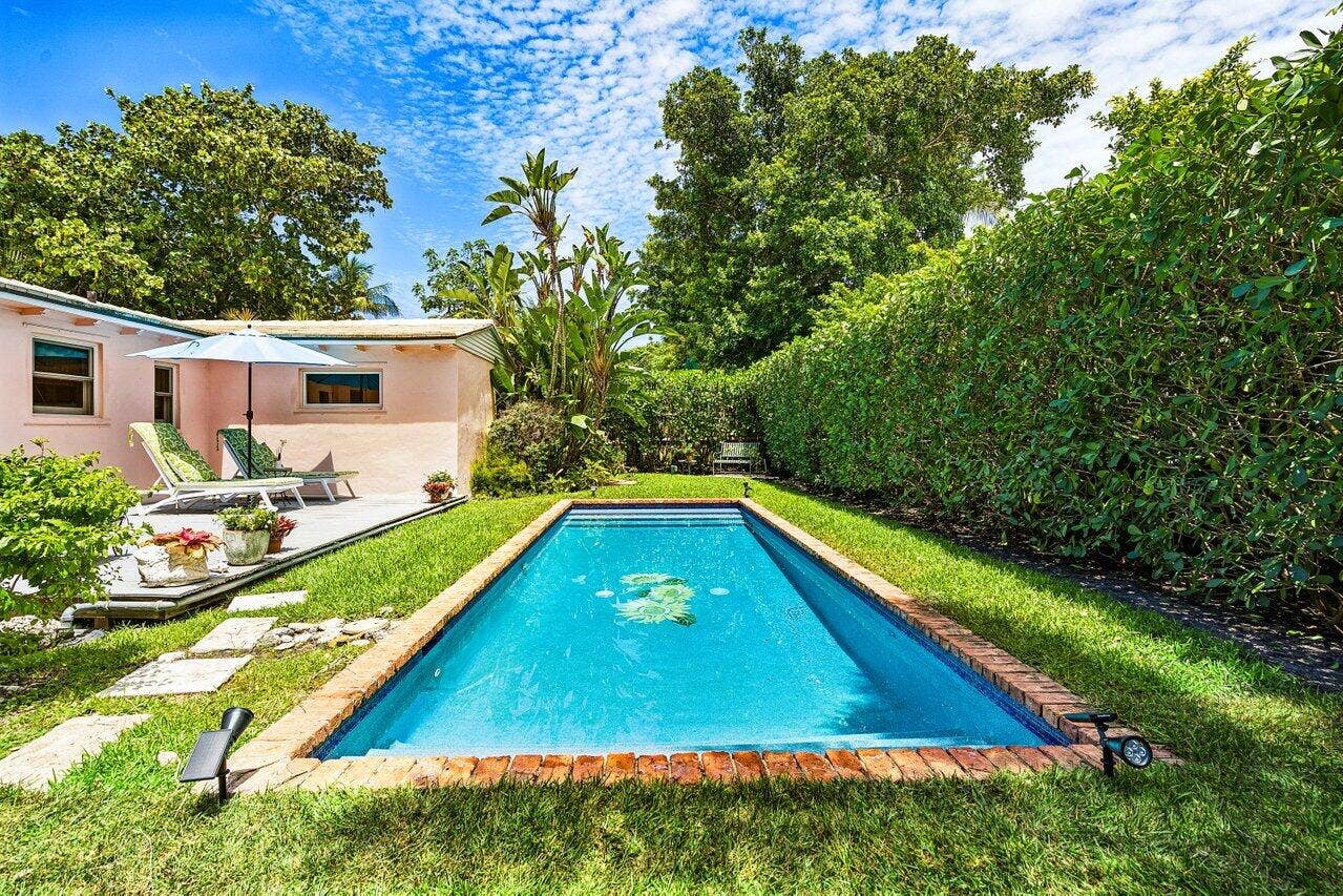 030-210DebraLane-PalmBeach-FL-33480-SMAL