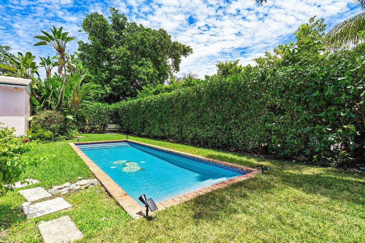 029-210DebraLane-PalmBeach-FL-33480-SMAL