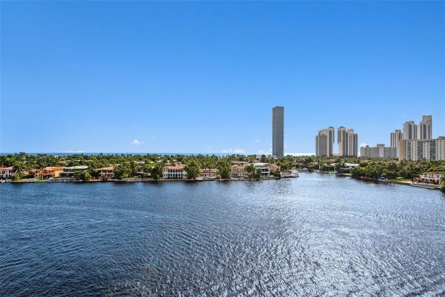 Property photo for 19707 Turnberry Way, #9J, Aventura, FL