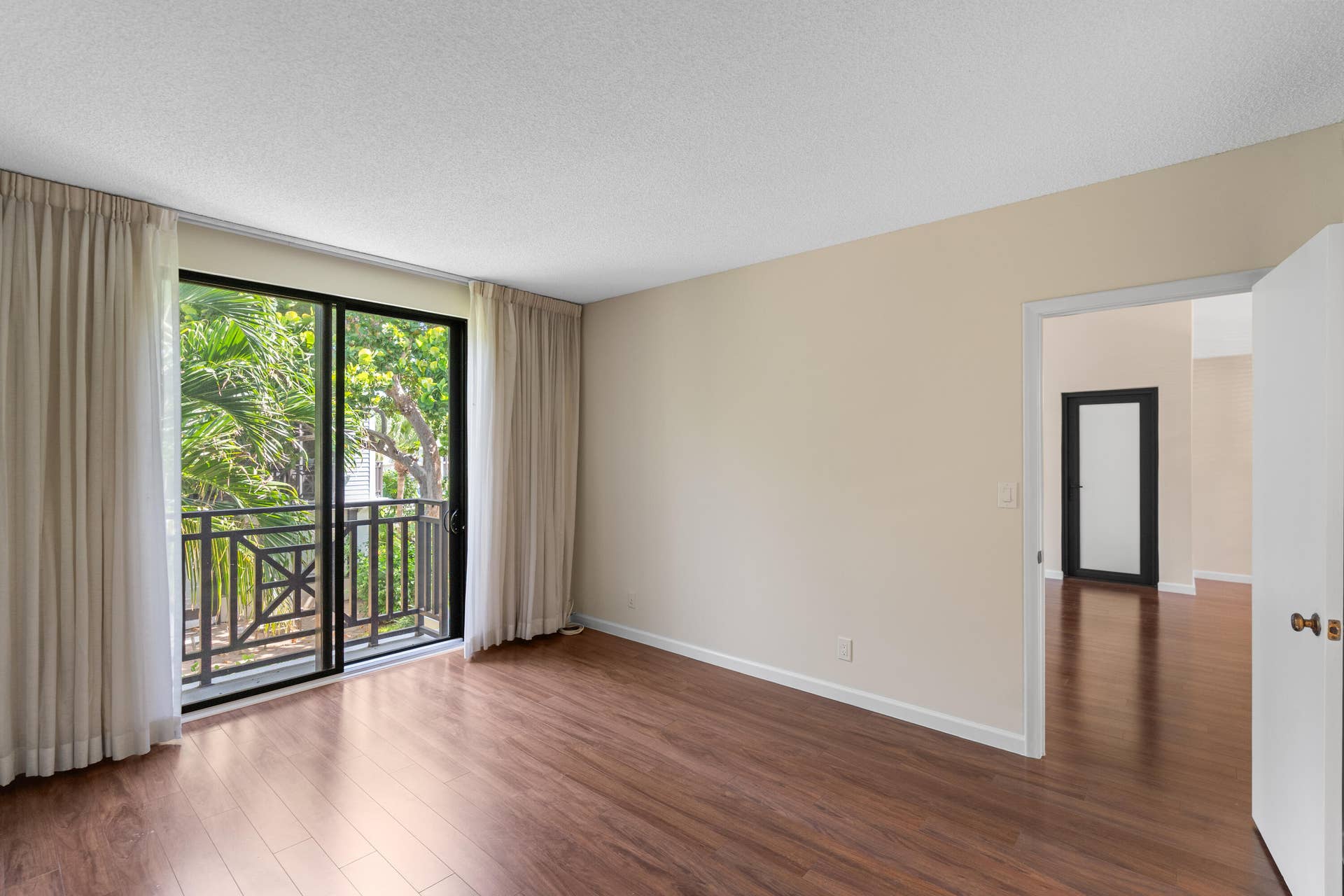 1630 S OCEAN Lane, #235, Fort Lauderdale, Fort Lauderdale, FL 33316 Primary bedroom with sliders