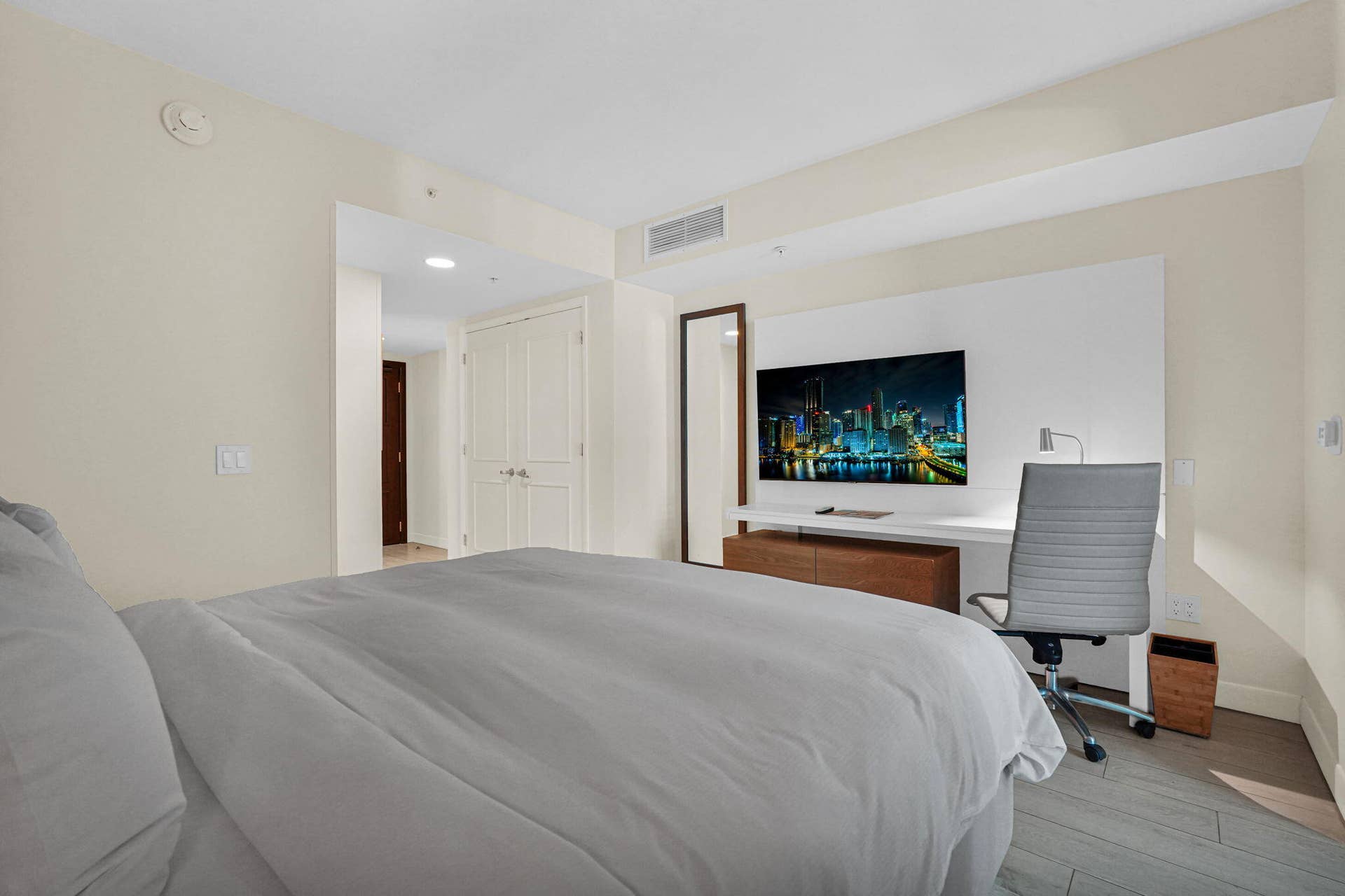 505 N FORT LAUDERDALE BEACH Boulevard, #1004, Fort Lauderdale, FL 33304 9-web-or-mls-DSC07037