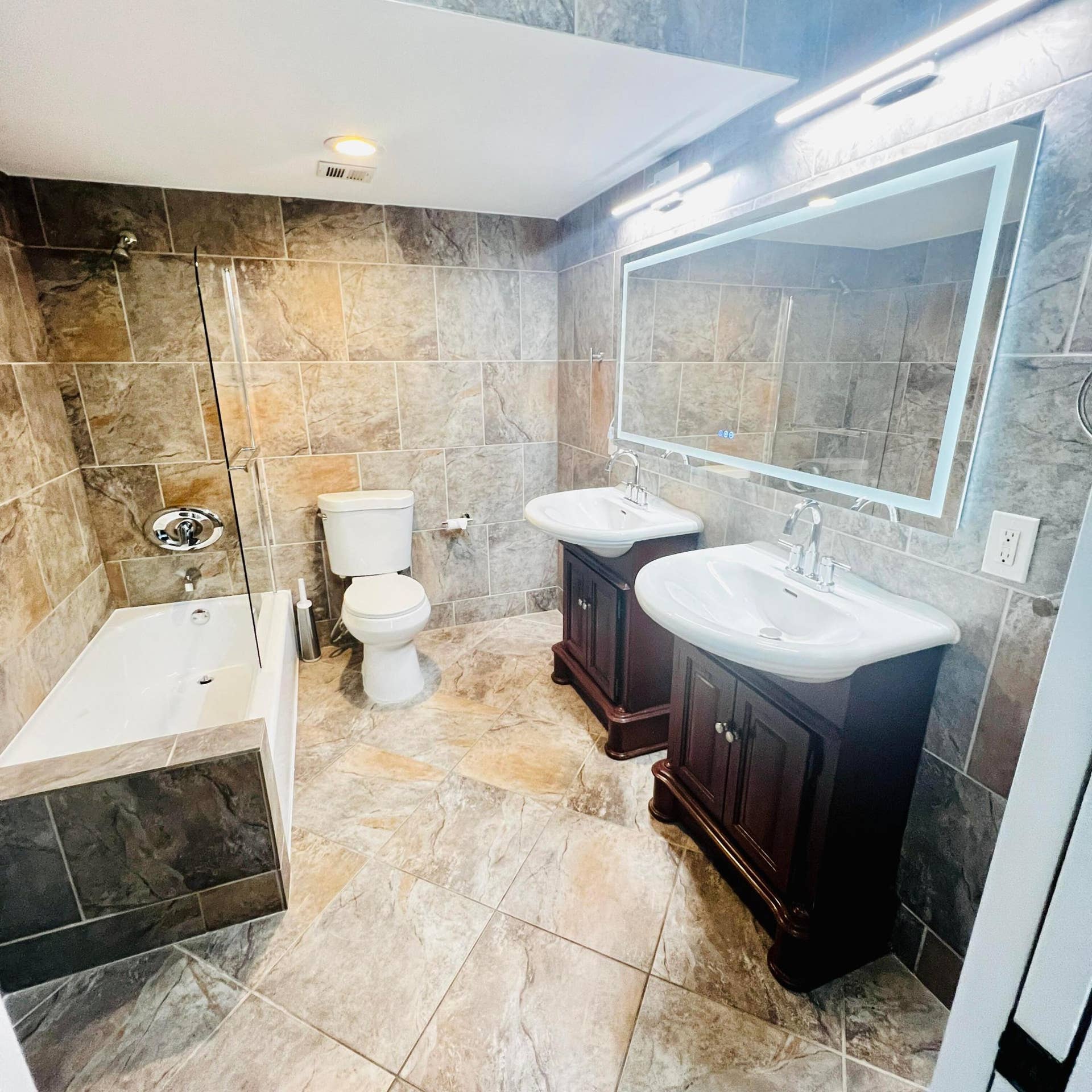 1000 River Reach Drive, #320, Fort Lauderdale, Fort Lauderdale, FL 33315 Master Bath with Tub-Shower