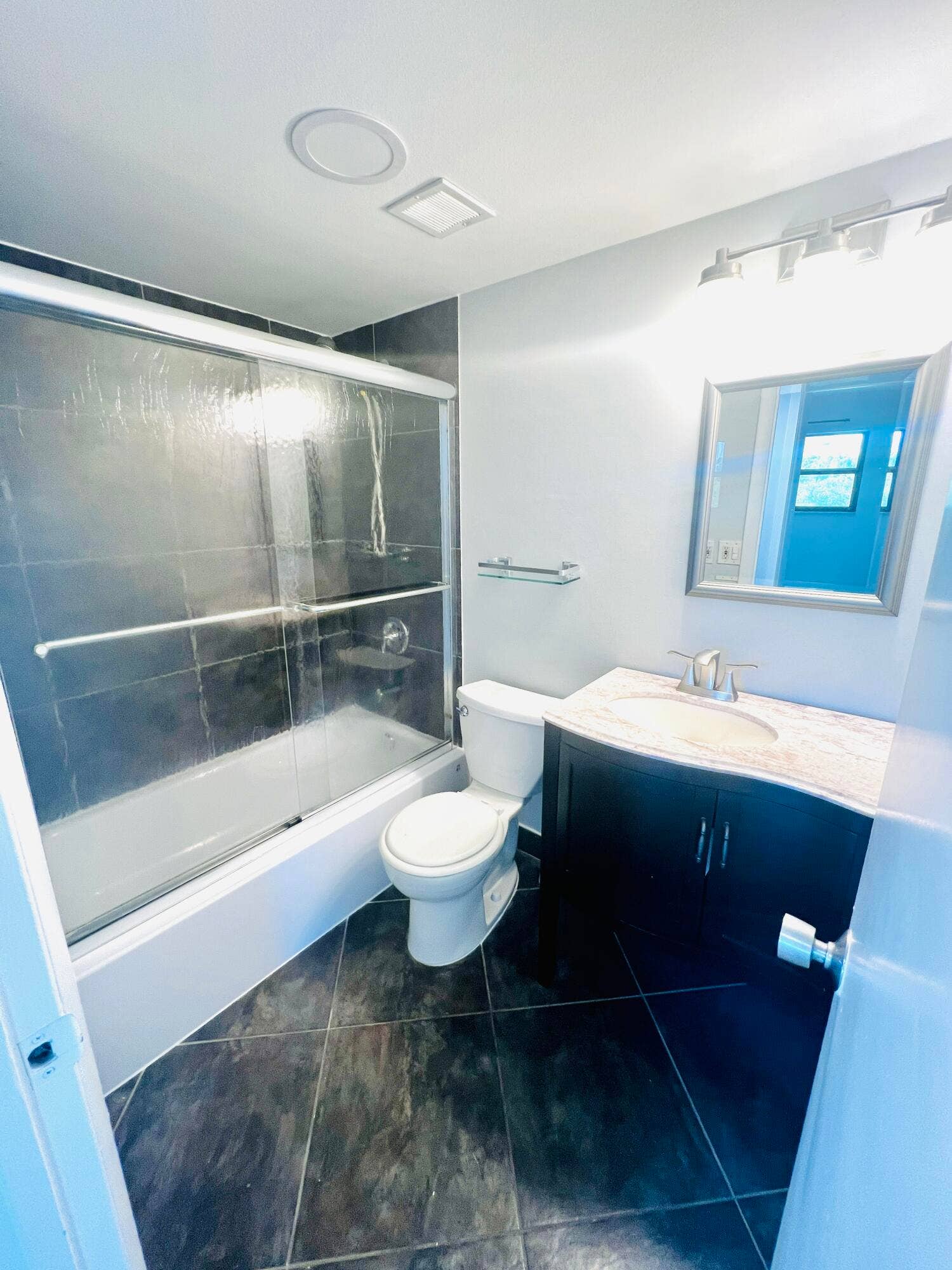 1000 River Reach Drive, #320, Fort Lauderdale, Fort Lauderdale, FL 33315 Guest Bathroom with Tub-Shower