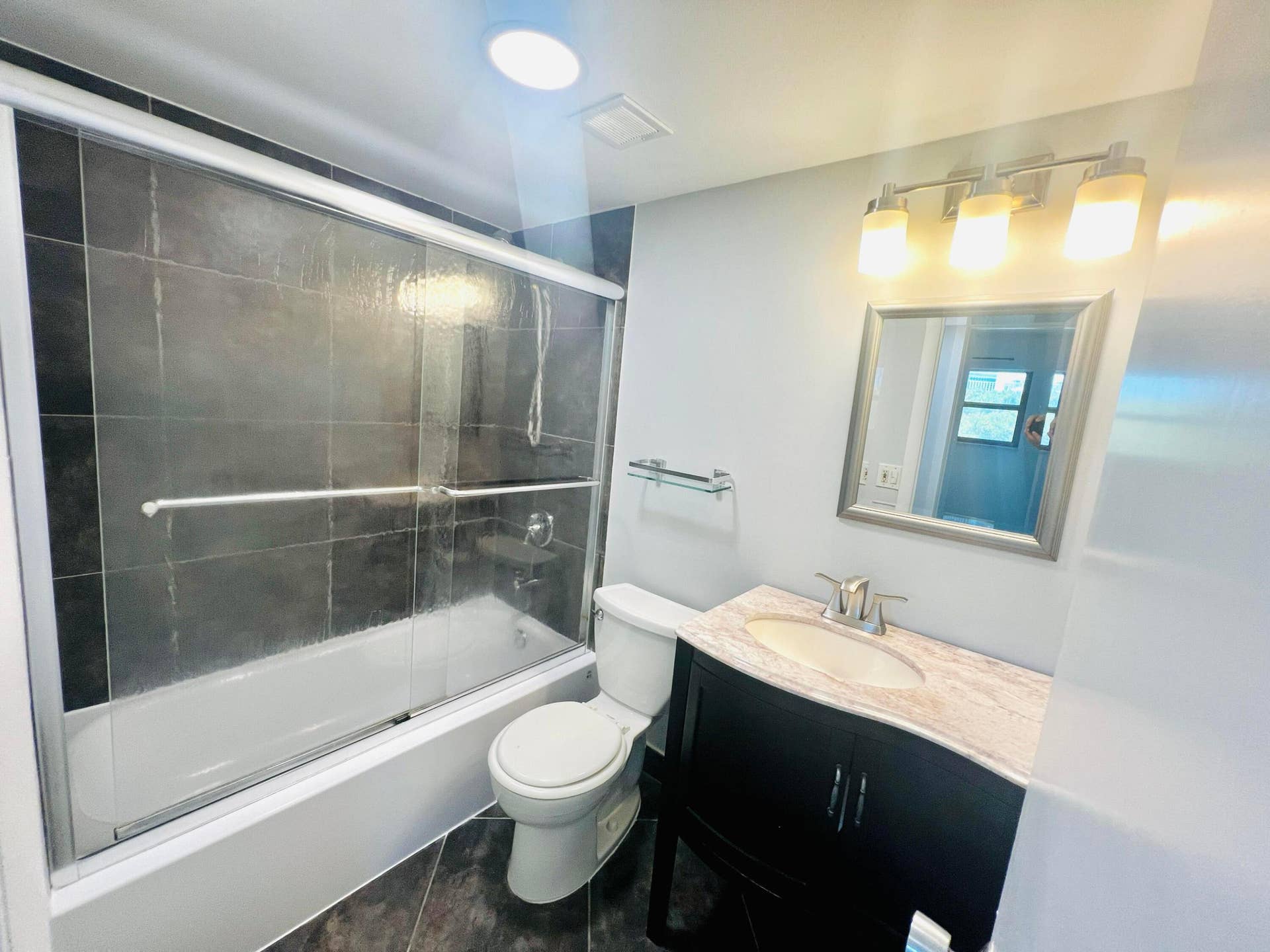1000 River Reach Drive, #320, Fort Lauderdale, Fort Lauderdale, FL 33315 Guest Bathroom with Tub-Shower