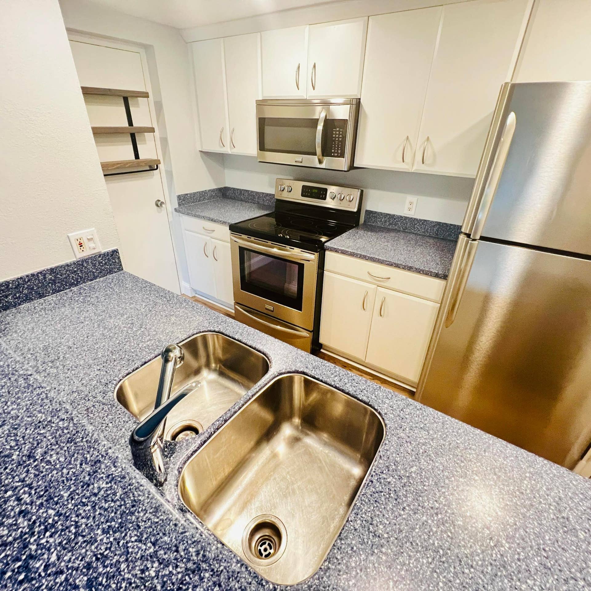 1000 River Reach Drive, #320, Fort Lauderdale, Fort Lauderdale, FL 33315 Kitchen with Stainless Appliances