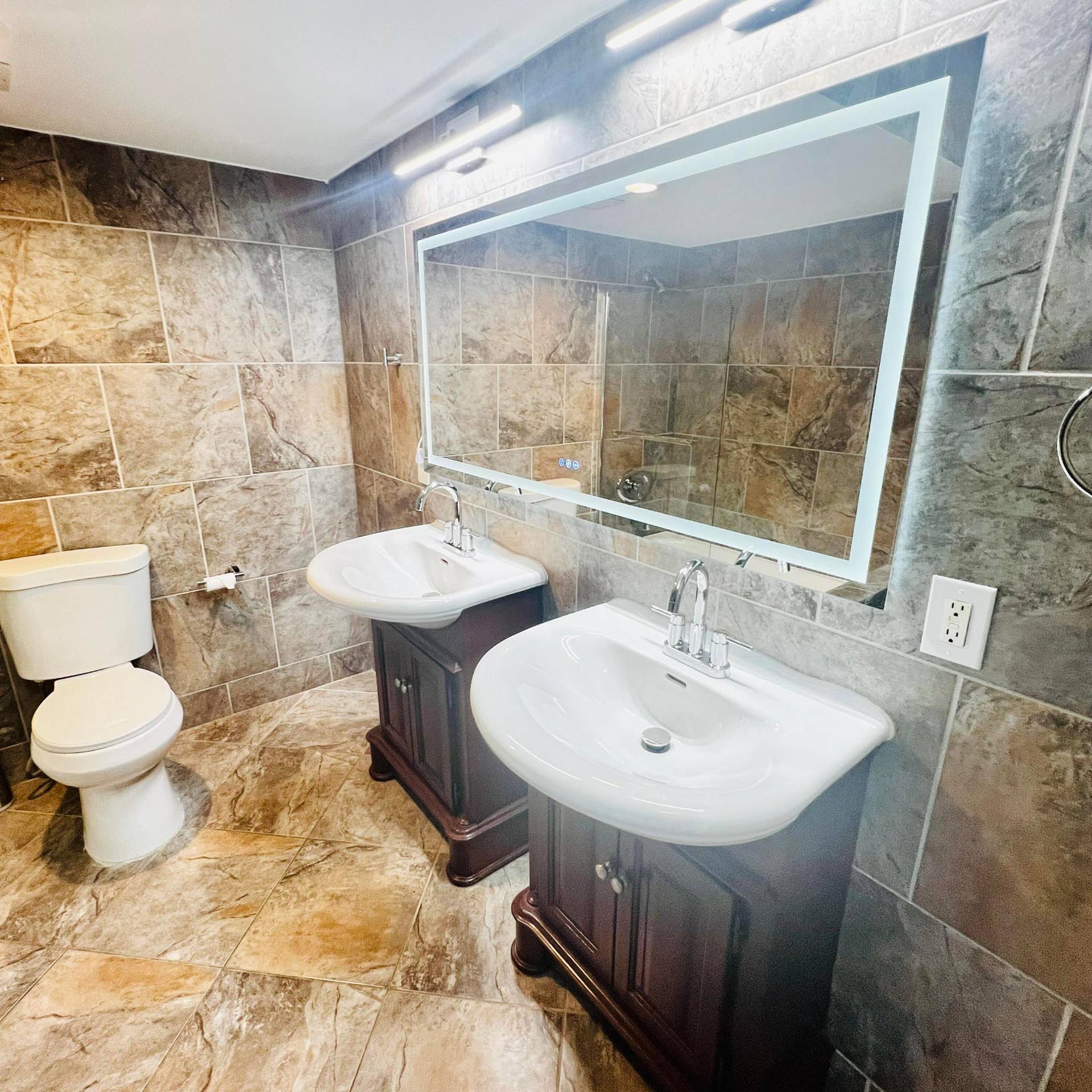 1000 River Reach Drive, #320, Fort Lauderdale, Fort Lauderdale, FL 33315 Master Bath with Tub-Shower