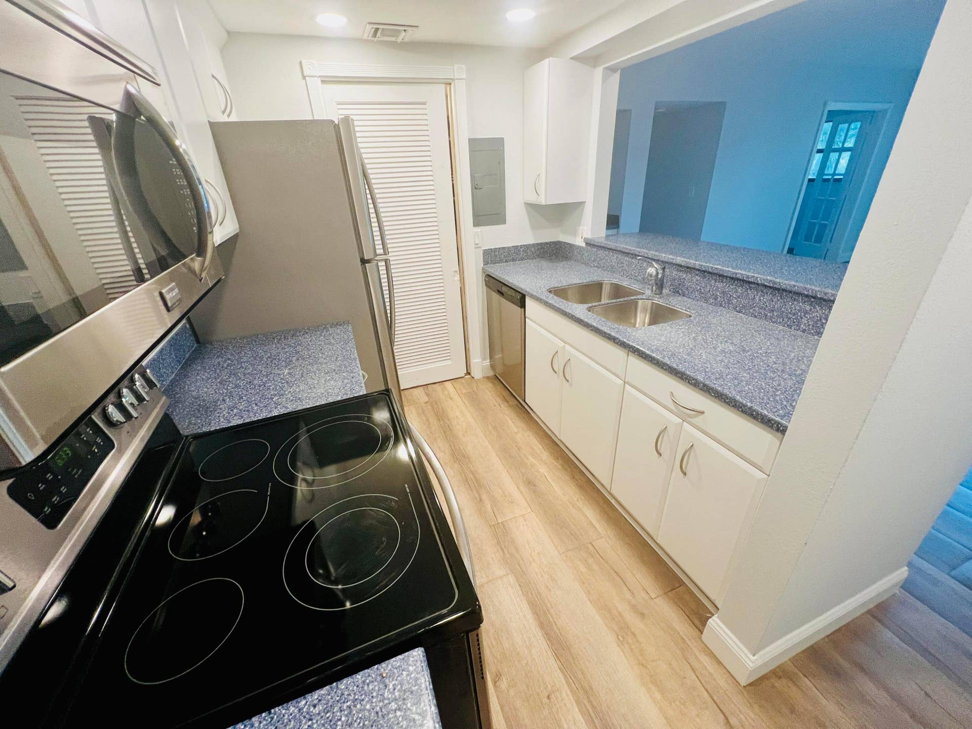 1000 River Reach Drive, #320, Fort Lauderdale, Fort Lauderdale, FL 33315 Kitchen with Stainless Appliances