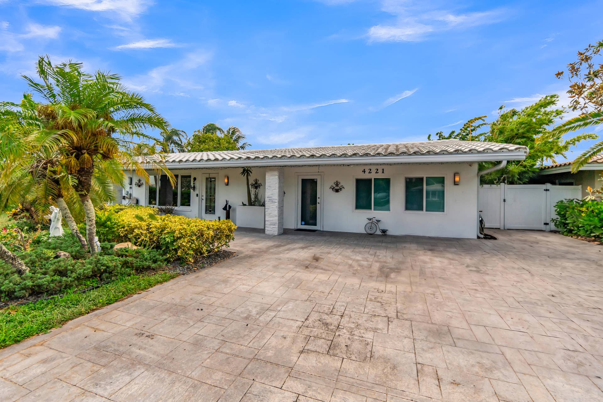 4221 NE 16th Avenue, Oakland Park, FL 33334 IMG_9053