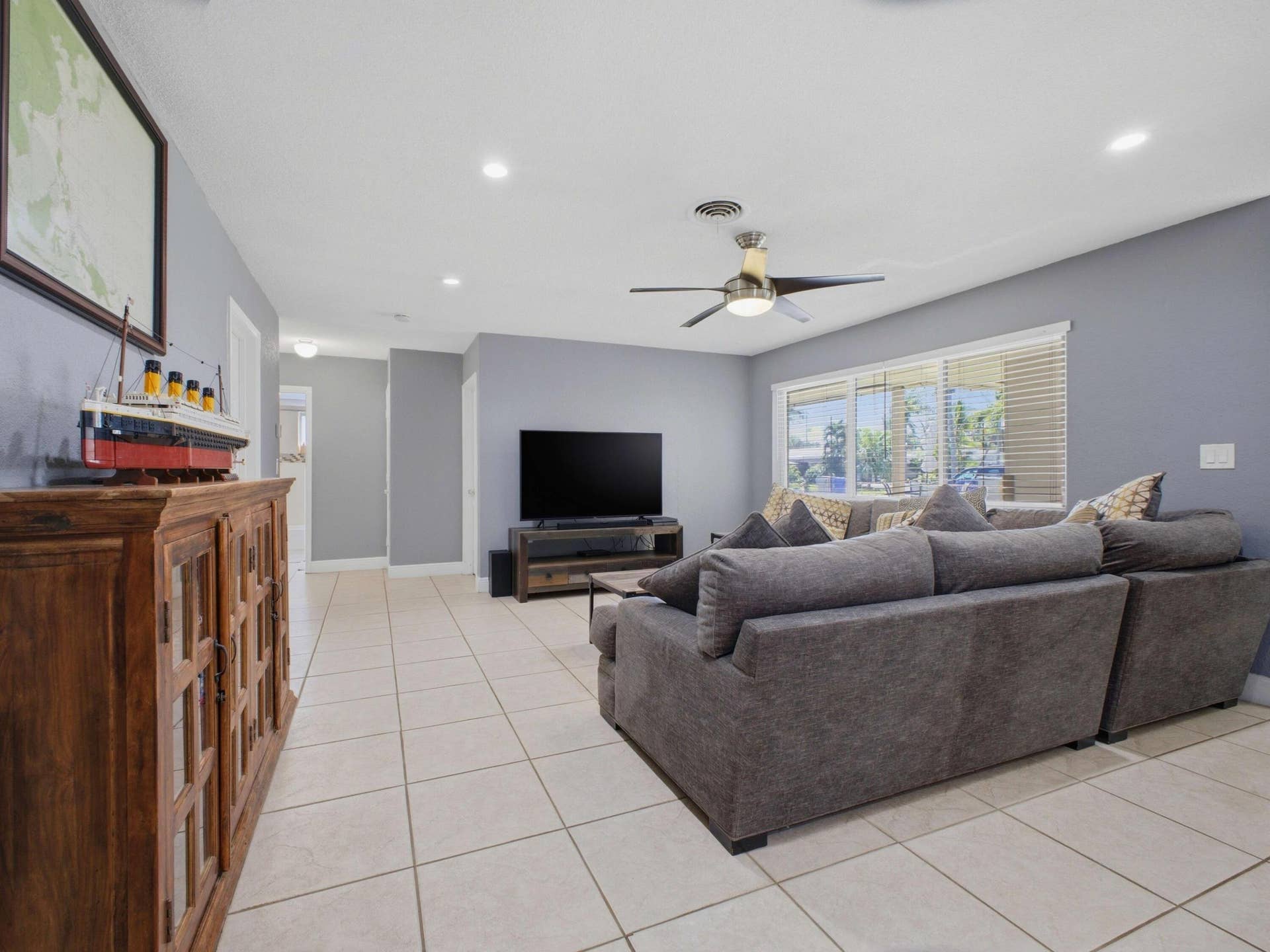 451 SE 1st Avenue, #A-B, Pompano Beach, FL 33060 Unit B Living