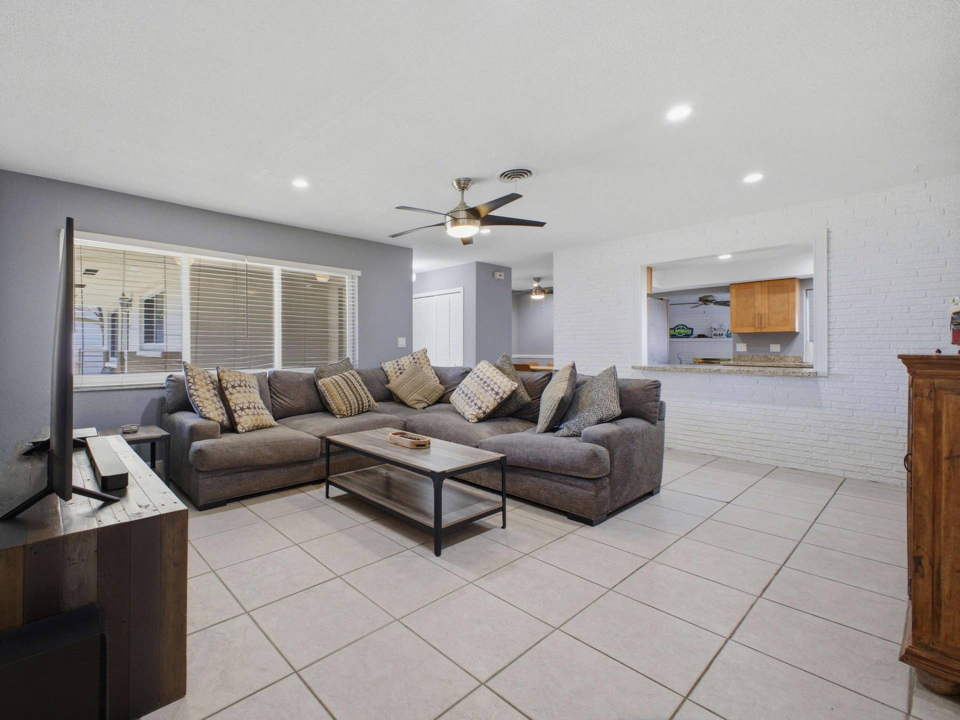 451 SE 1st Avenue, #A-B, Pompano Beach, FL 33060 Unit B Living