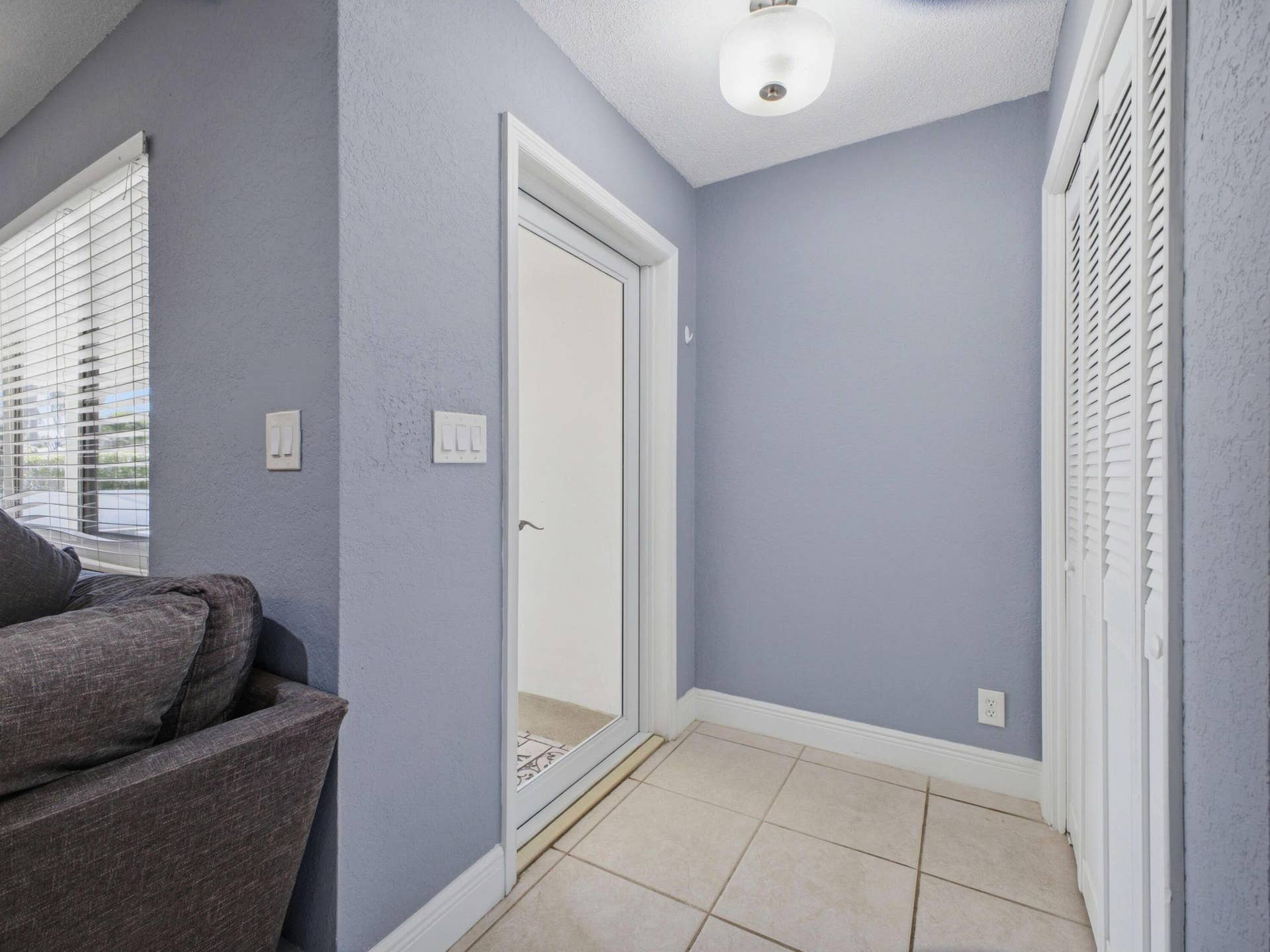451 SE 1st Avenue, #A-B, Pompano Beach, FL 33060 Unit B Foyer