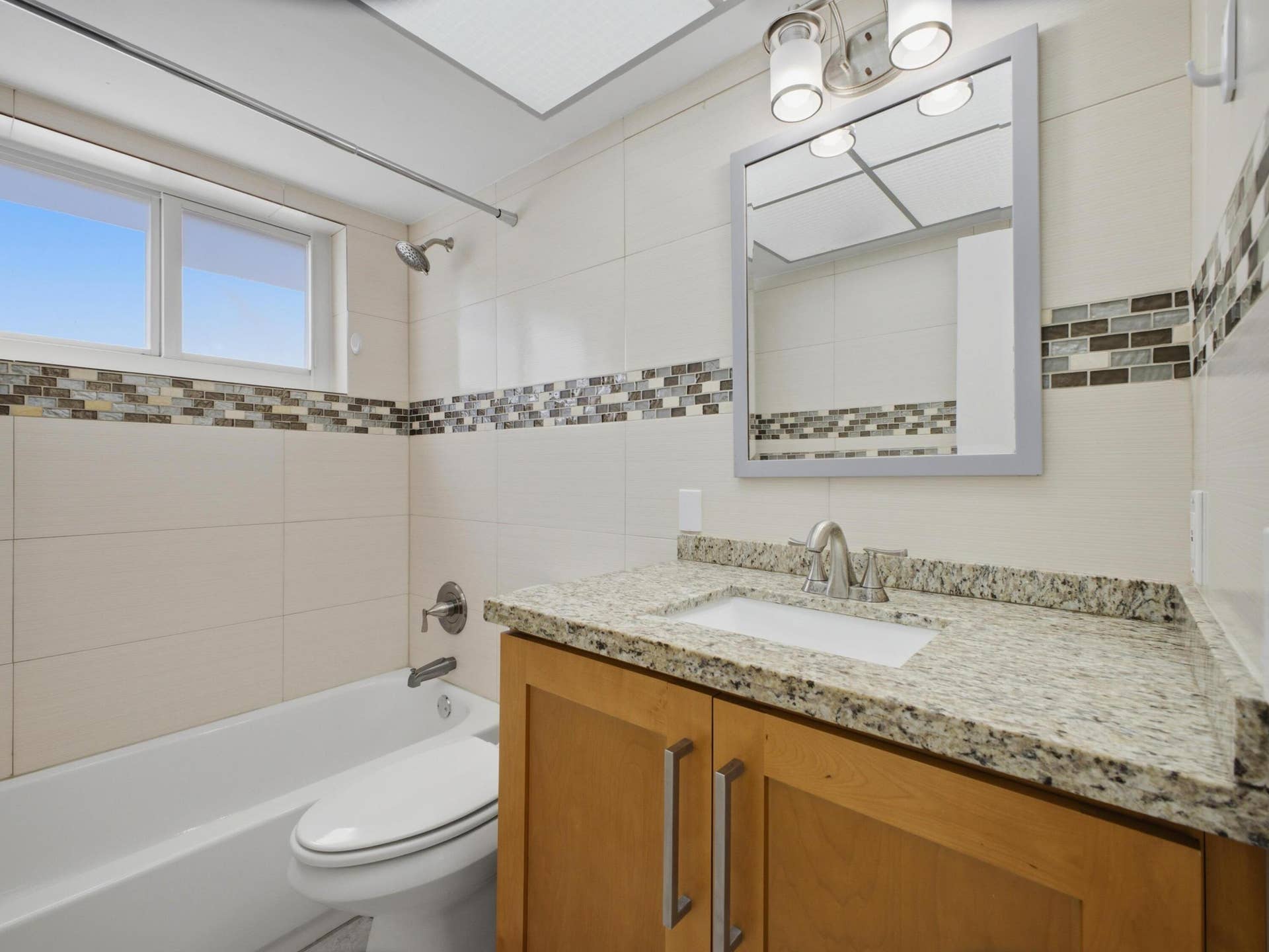 451 SE 1st Avenue, #A-B, Pompano Beach, FL 33060 Unit B Guest Bathroom