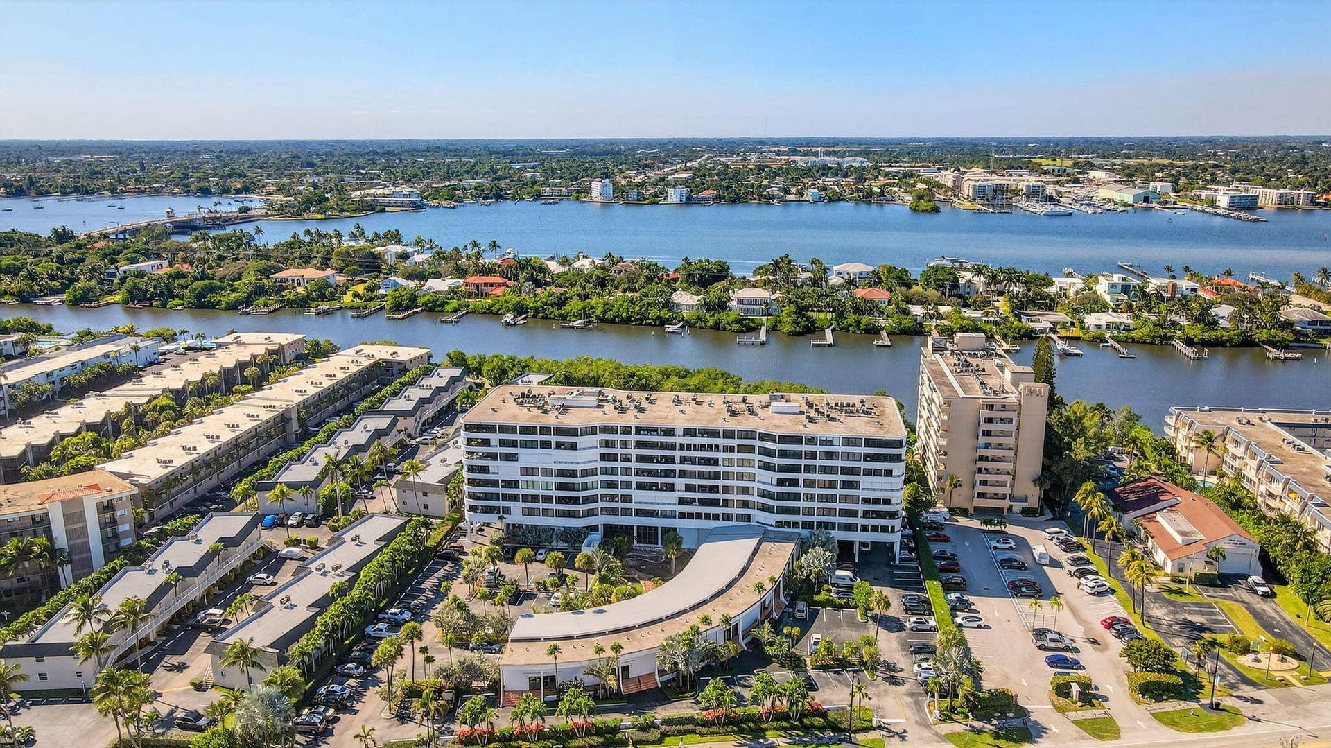 3589 S Ocean Boulevard, #19, South Palm Beach, FL 33480 41-web-or-mls-DJI_0346
