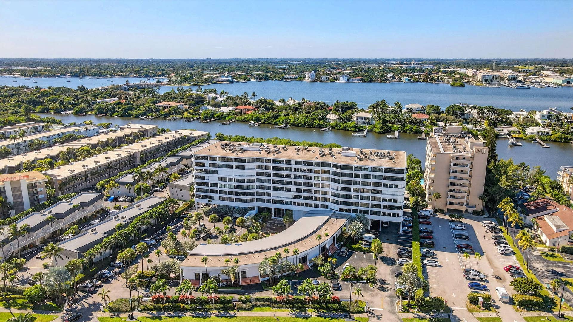 3589 S Ocean Boulevard, #19, South Palm Beach, FL 33480 40-web-or-mls-DJI_0339